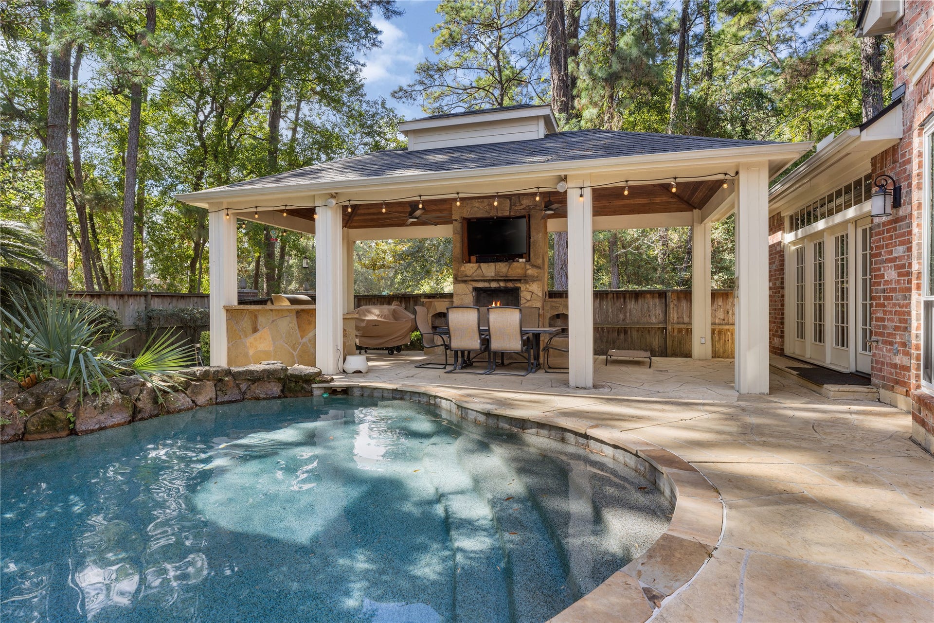 2214 Kings Trail, Kingwood, TX 77339 Great privacy and shade to relax