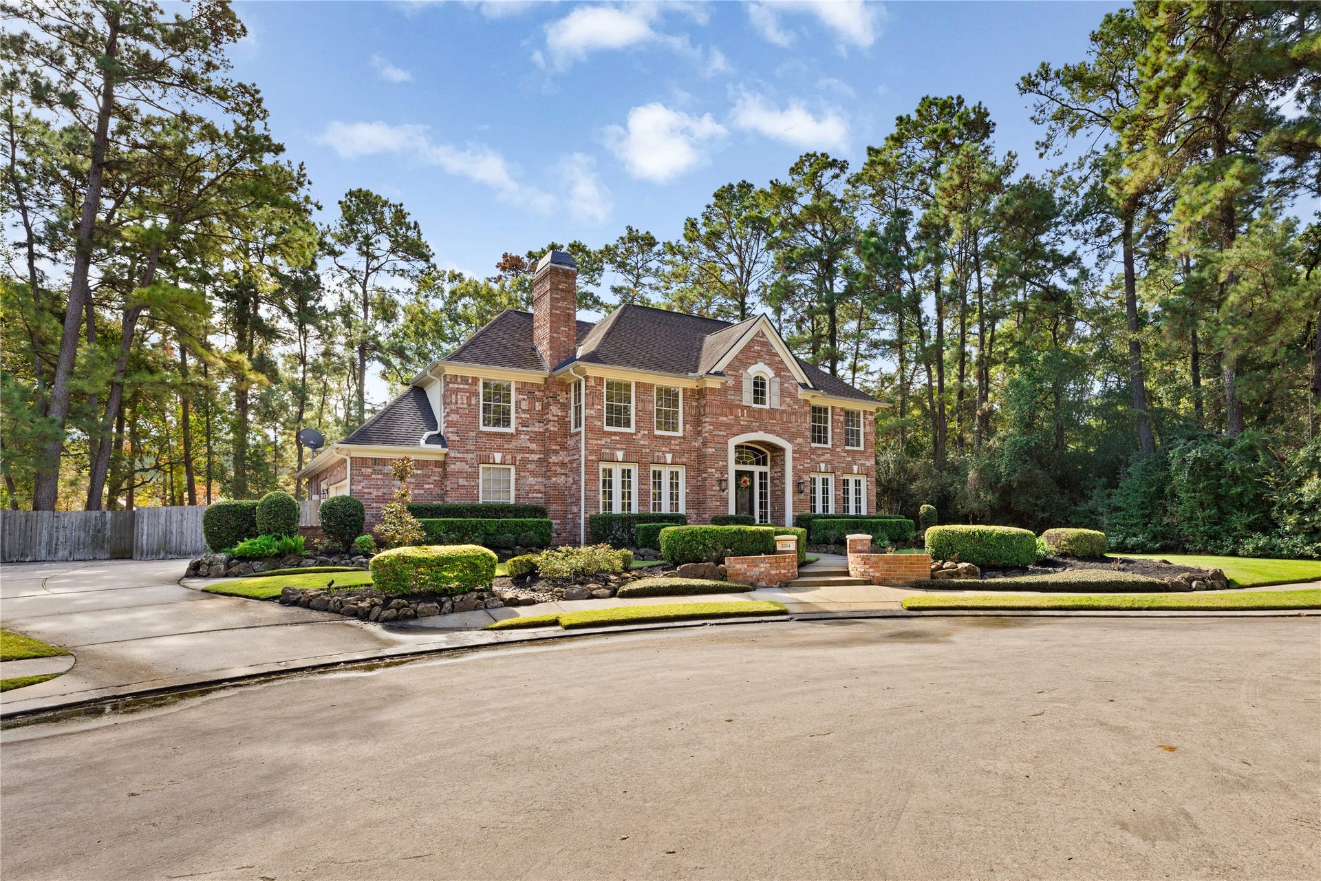 2214 Kings Trail, Kingwood, TX 77339 Welcome to 2214 Kings Trail