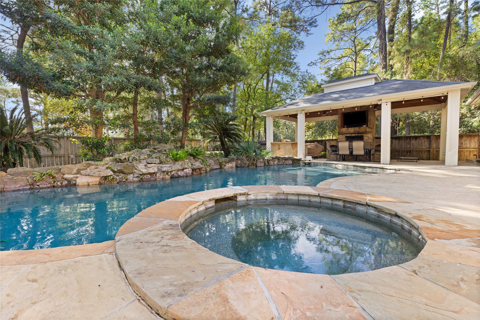 2214 Kings Trail, Kingwood, TX 77339 Spa