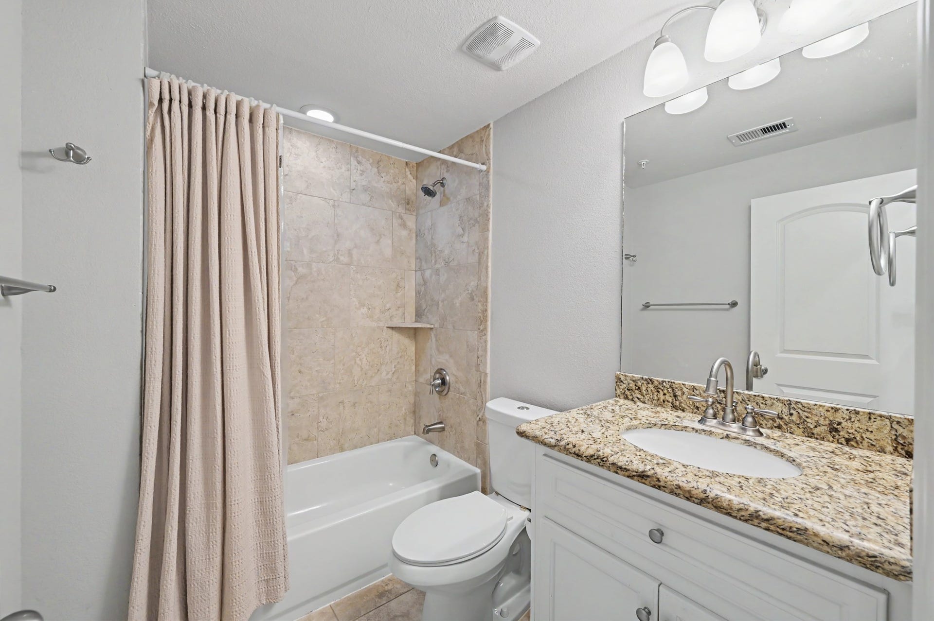 17570 W Highway 105 W, #52, Conroe, TX 77356 1st floor full bathroom