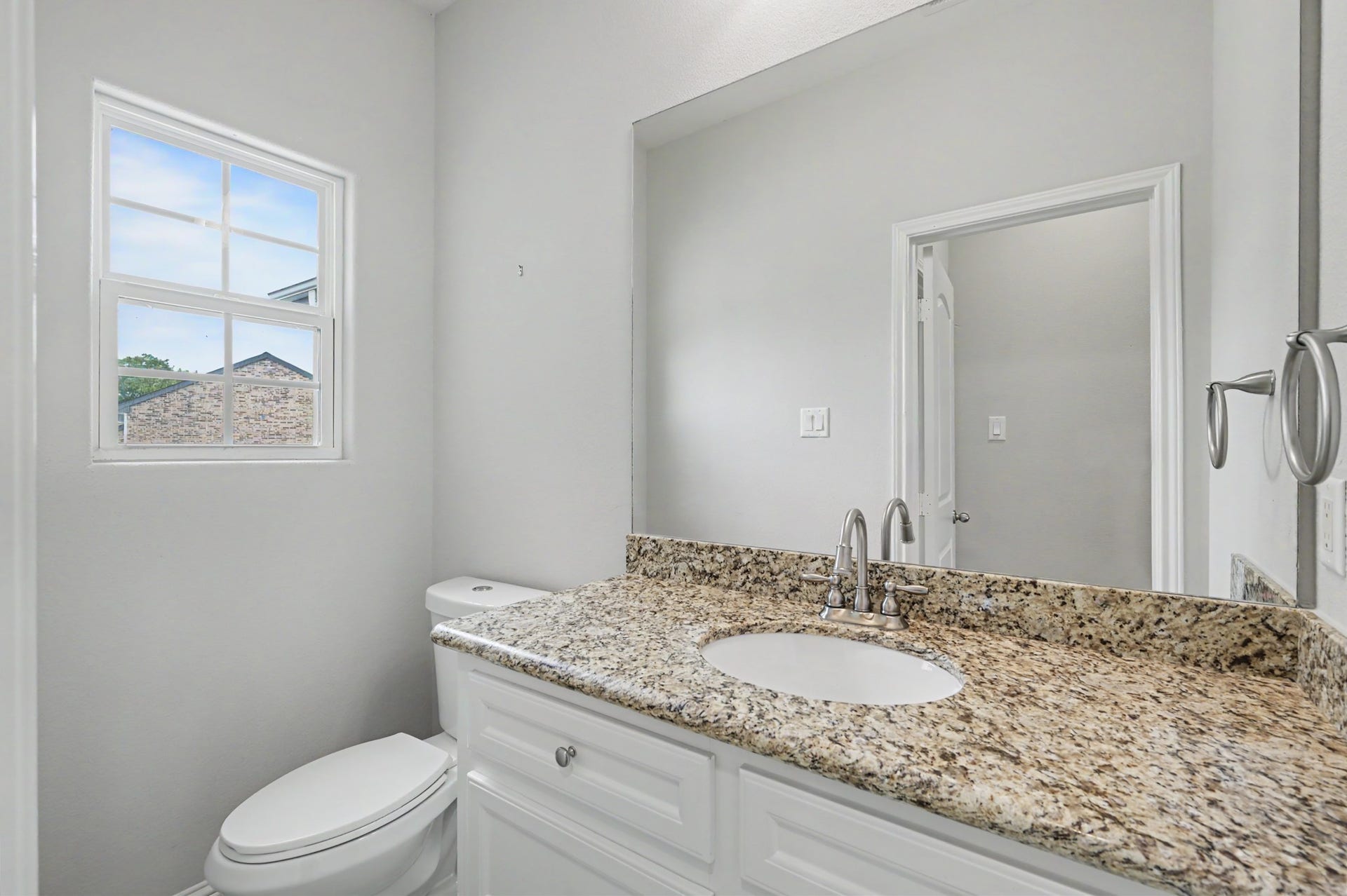 17570 W Highway 105 W, #52, Conroe, TX 77356 2nd floor half bath