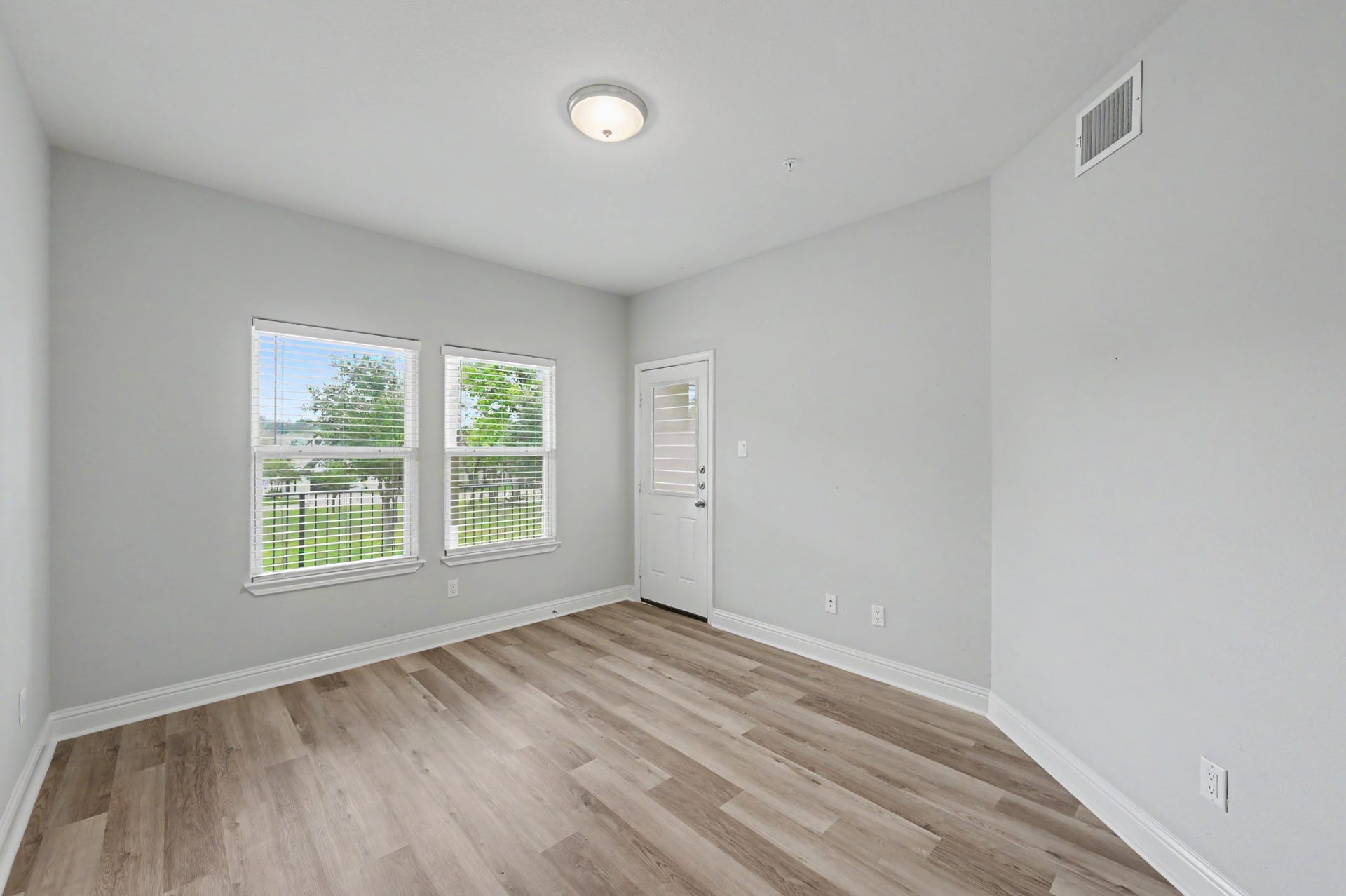 17570 W Highway 105 W, #52, Conroe, TX 77356 1st floor bedroom