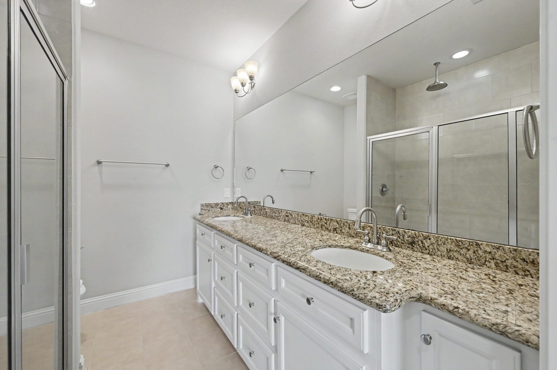 17570 W Highway 105 W, #52, Conroe, TX 77356 2nd floor updated primary bath
