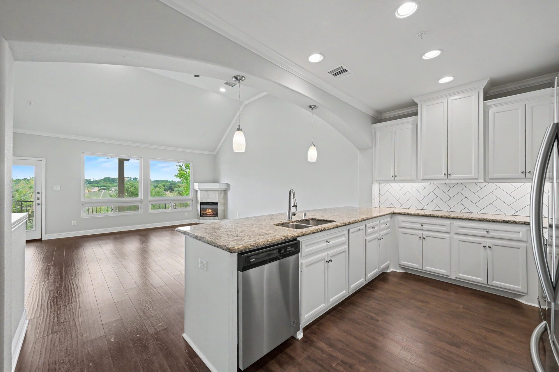 17570 W Highway 105 W, #52, Conroe, TX 77356 2nd floor kitchen and living room