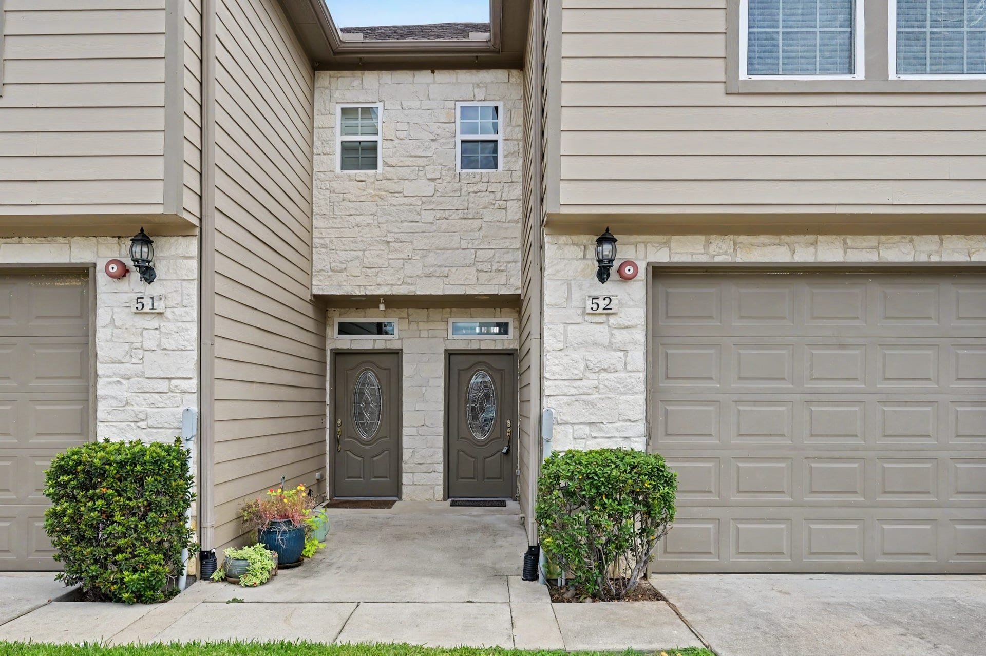 17570 W Highway 105 W, #52, Conroe, TX 77356 1 car garage and front entrance