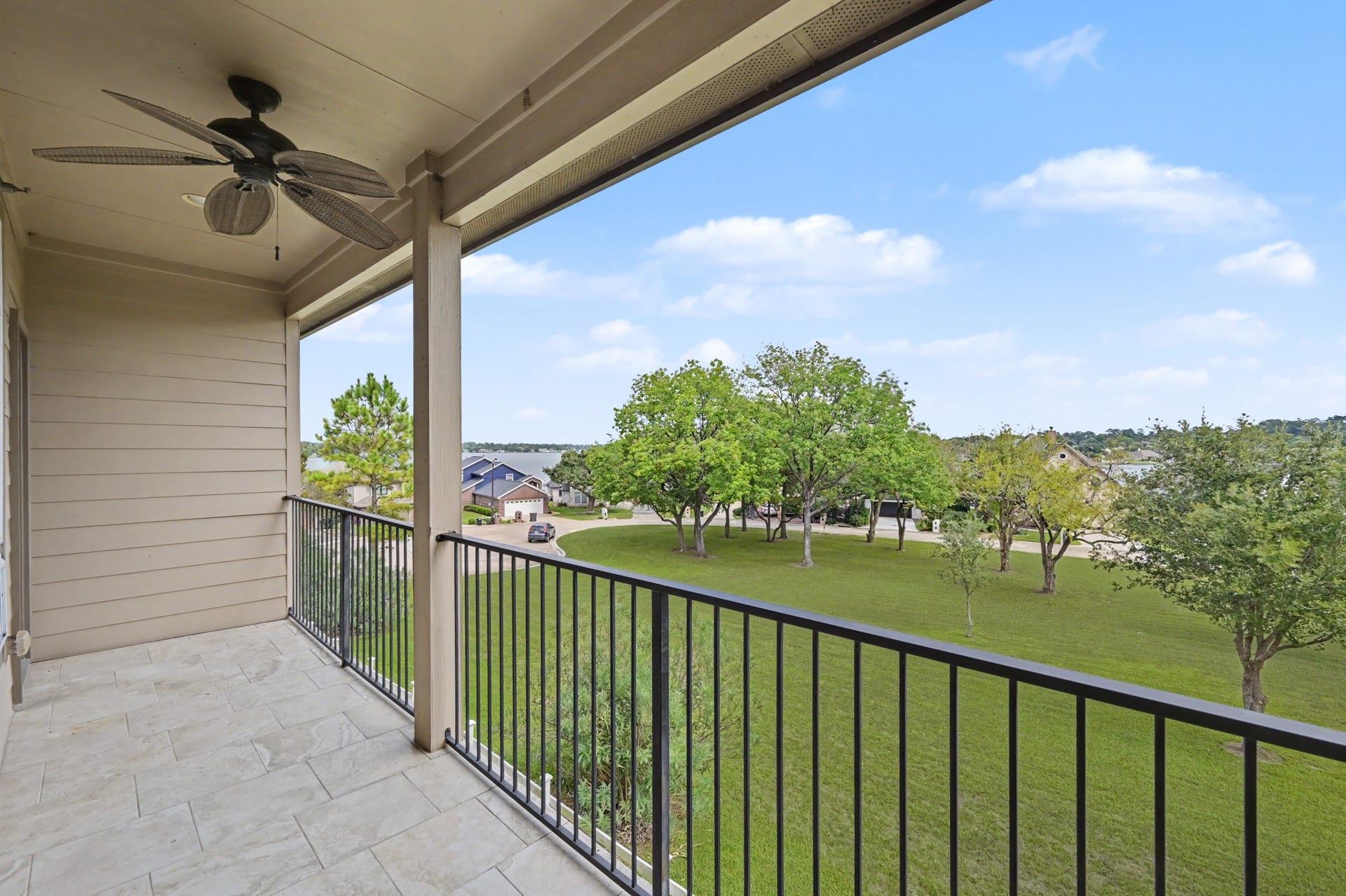 17570 W Highway 105 W, #52, Conroe, TX 77356 2nd floor balcony