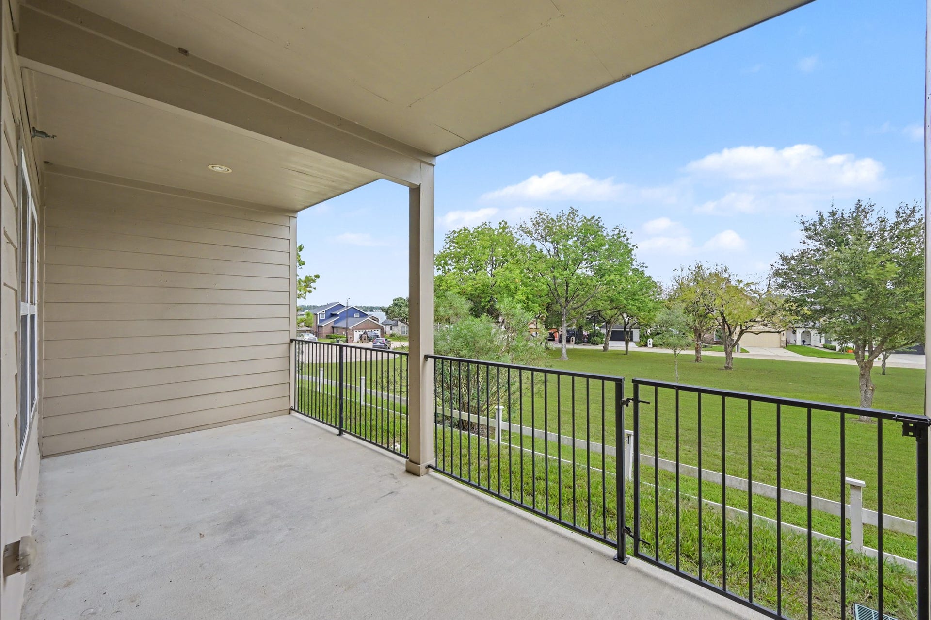 17570 W Highway 105 W, #52, Conroe, TX 77356 1st floor balcony