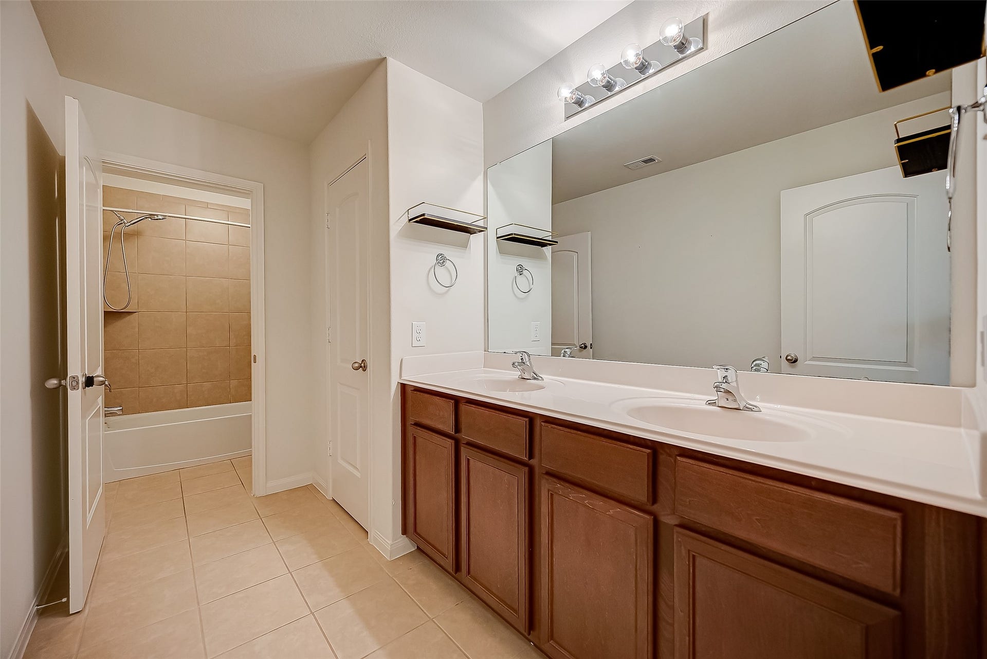 346 Apache Field Lane, La Marque, TX 77568 346 Apache Field Lane, La Marque, TX 77568