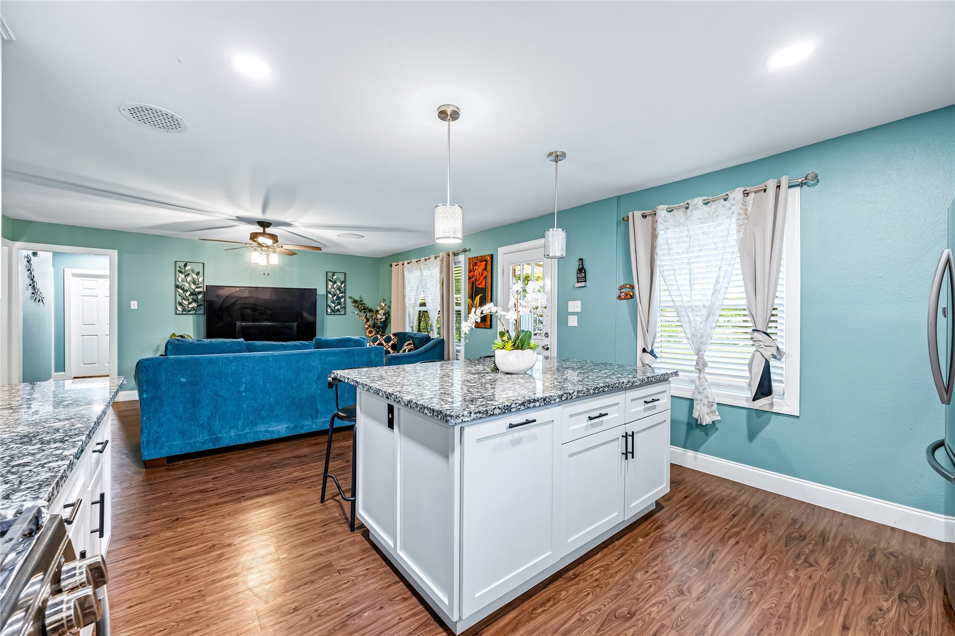 8823 Shadow Crest Street, Houston, TX 77074 8823 Shadow Crest Street, Houston, TX 77074
