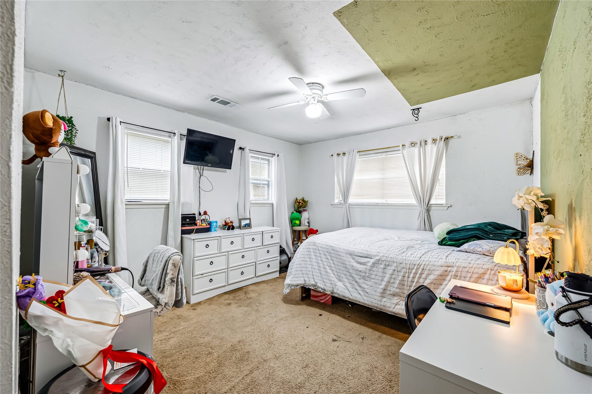8823 Shadow Crest Street, Houston, TX 77074 8823 Shadow Crest Street, Houston, TX 77074
