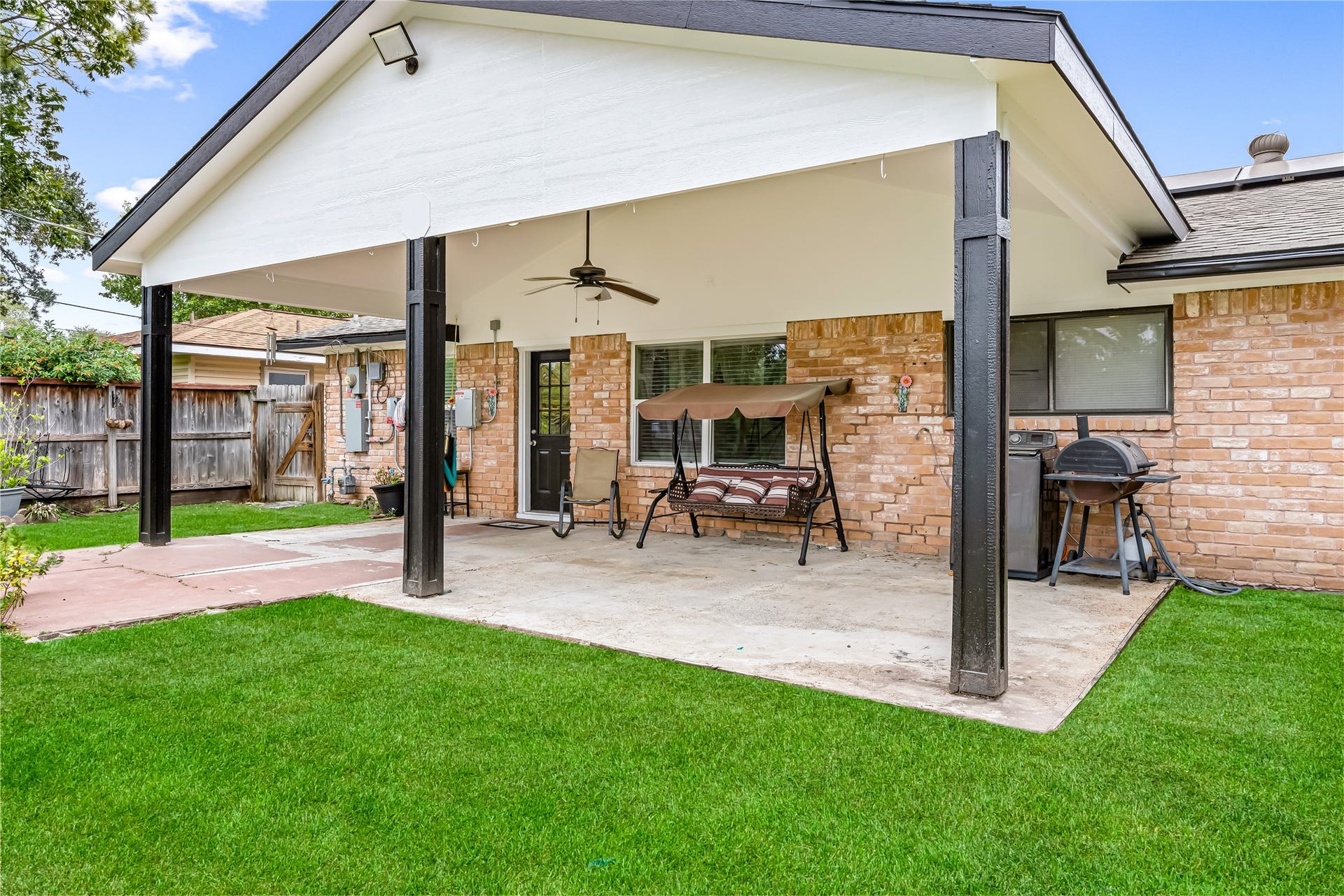 8823 Shadow Crest Street, Houston, TX 77074 8823 Shadow Crest Street, Houston, TX 77074