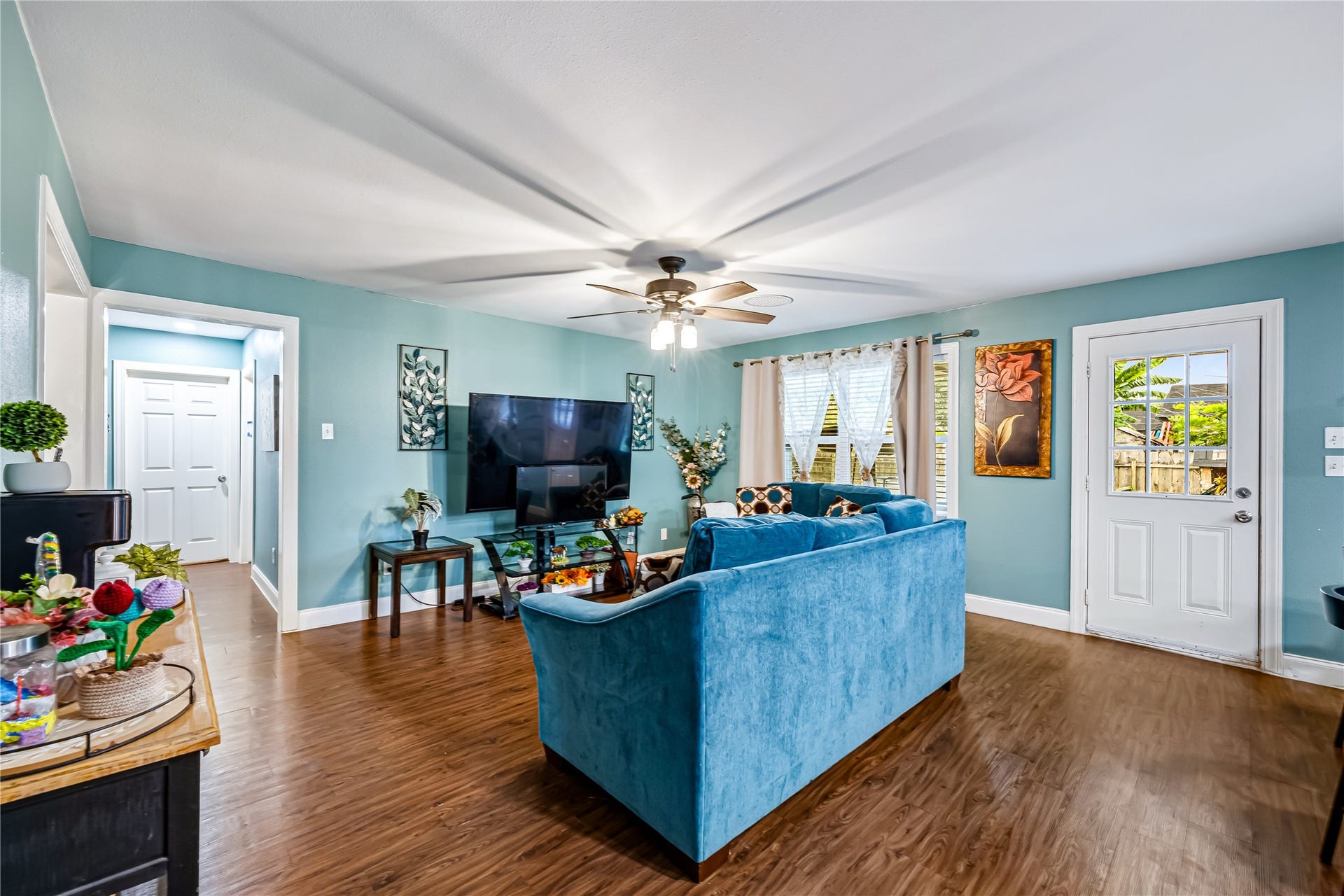 8823 Shadow Crest Street, Houston, TX 77074 8823 Shadow Crest Street, Houston, TX 77074