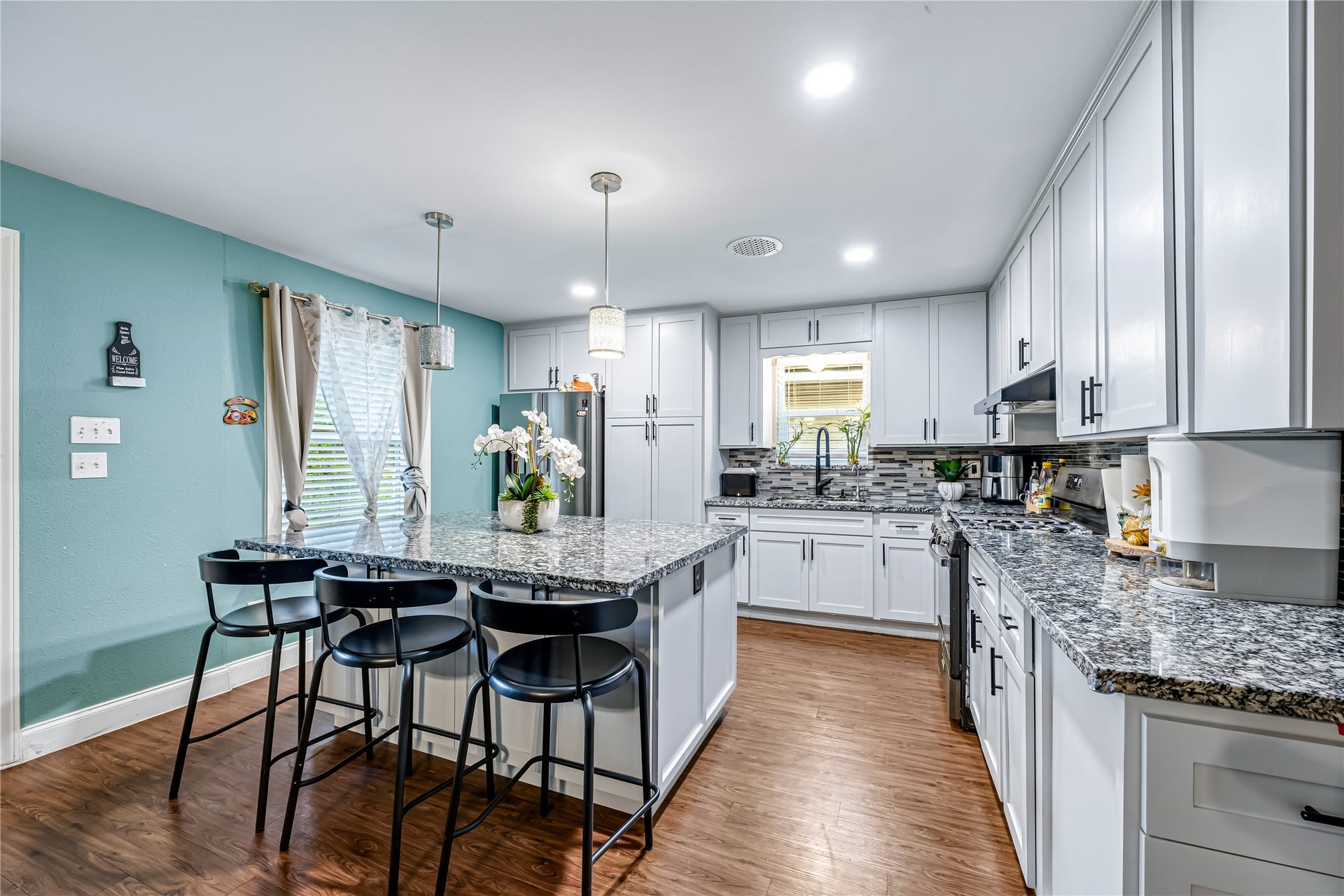 8823 Shadow Crest Street, Houston, TX 77074 8823 Shadow Crest Street, Houston, TX 77074