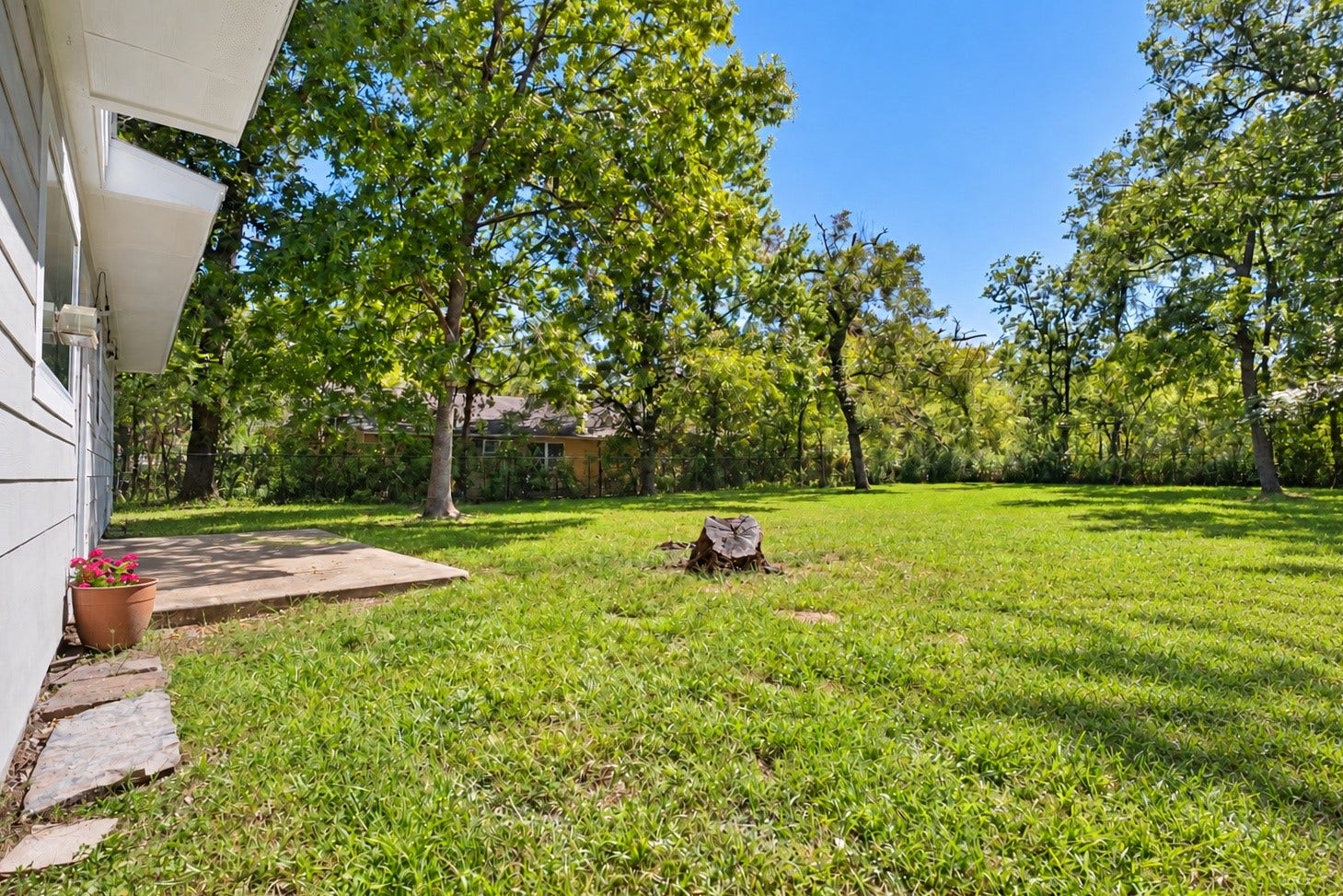 1227 Pecan Street, Clute, TX 77531