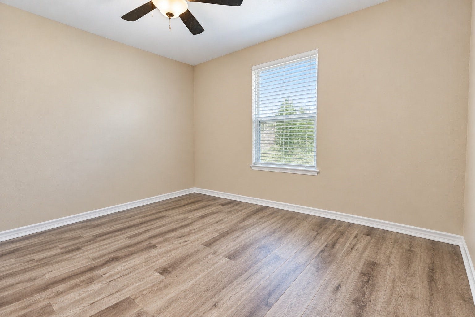 1227 Pecan Street, Clute, TX 77531