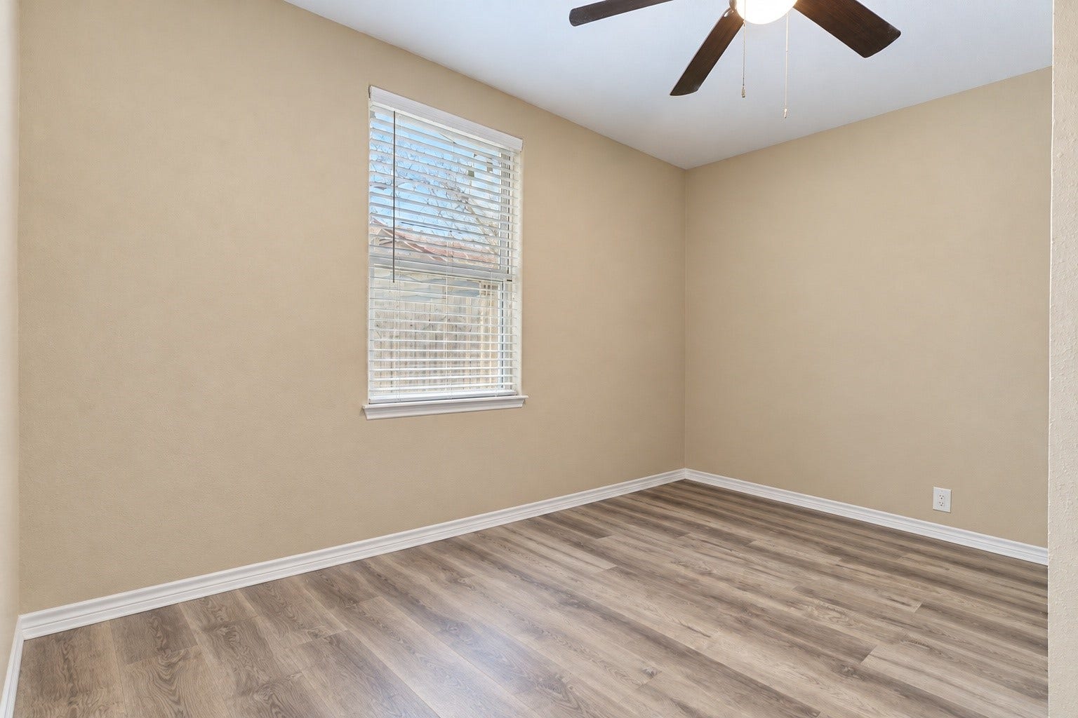 1227 Pecan Street, Clute, TX 77531