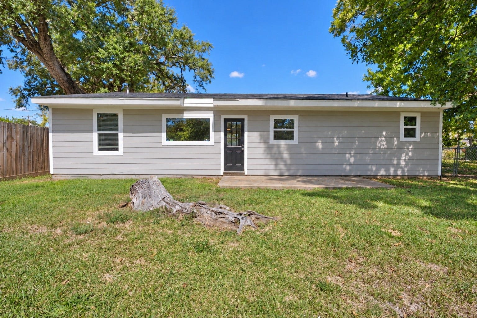 1227 Pecan Street, Clute, TX 77531