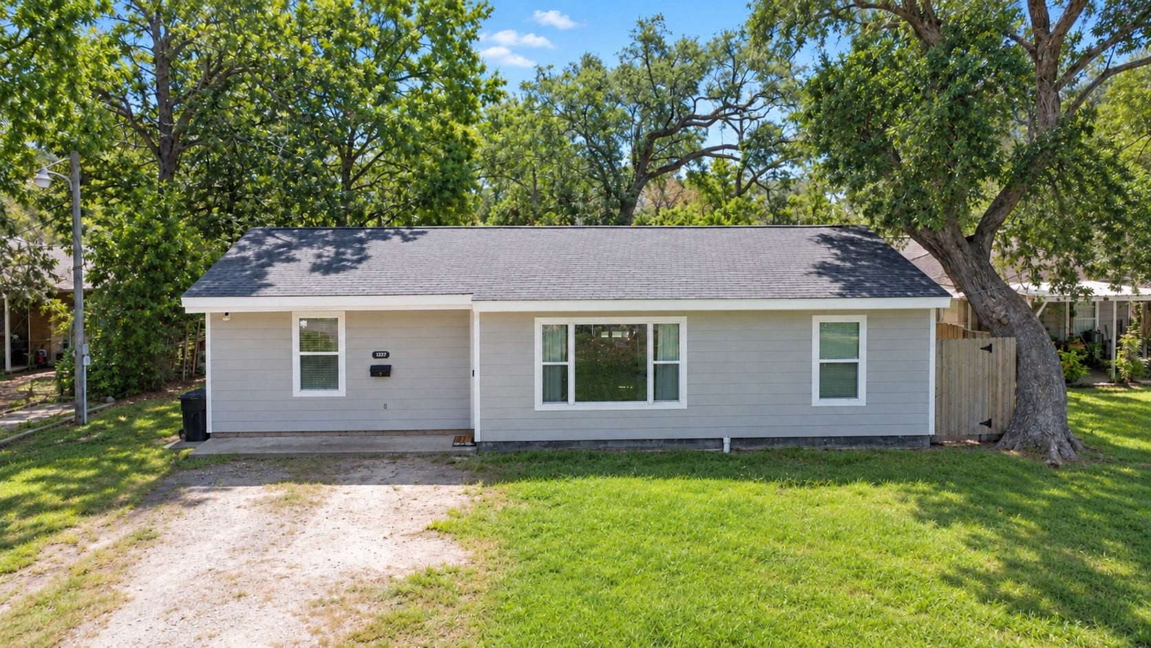 1227 Pecan Street, Clute, TX 77531