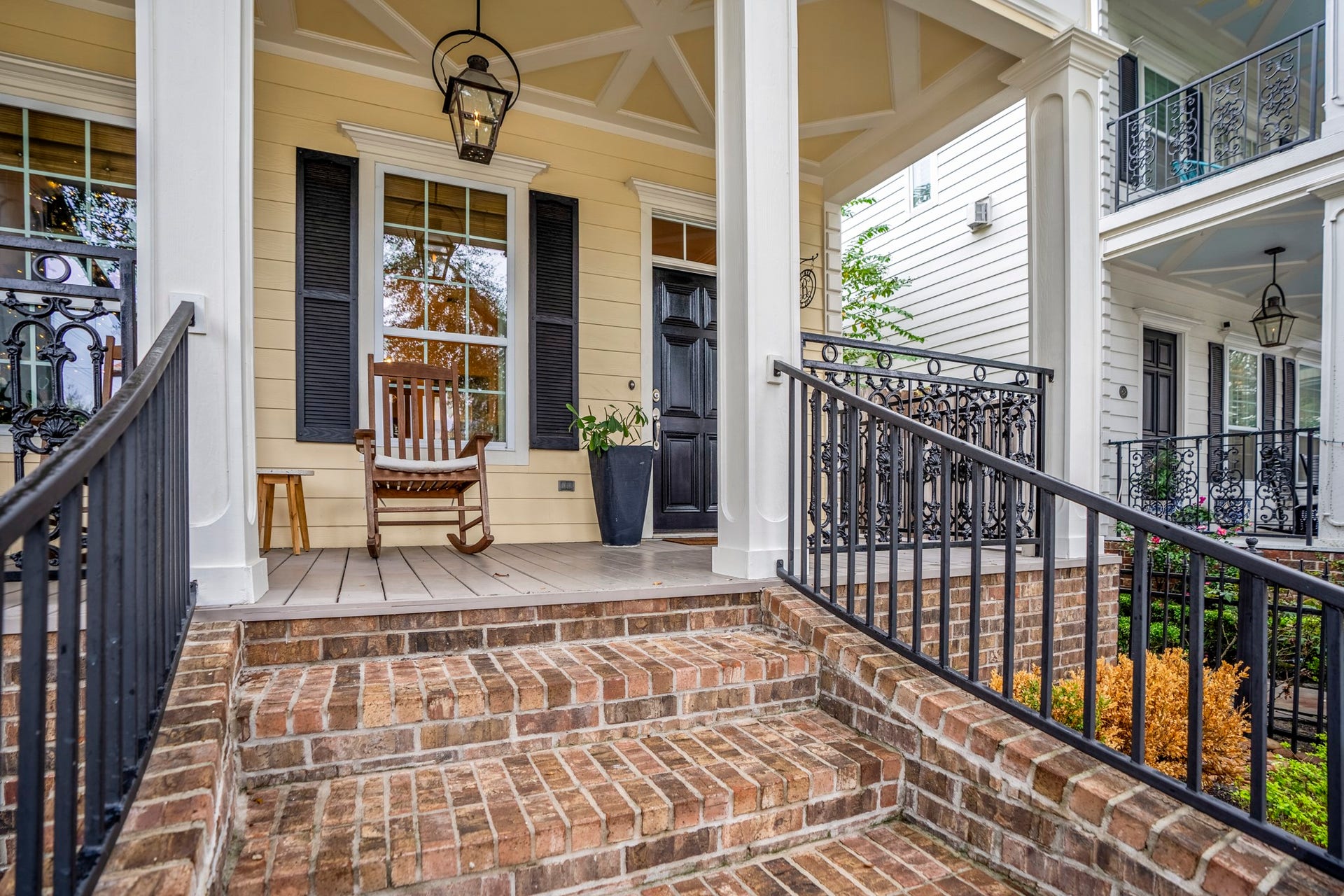 840 Tulane Street, Houston, TX 77007 Brick stairs welcome you up to the covered entry of this home. The front door is west-facing.
