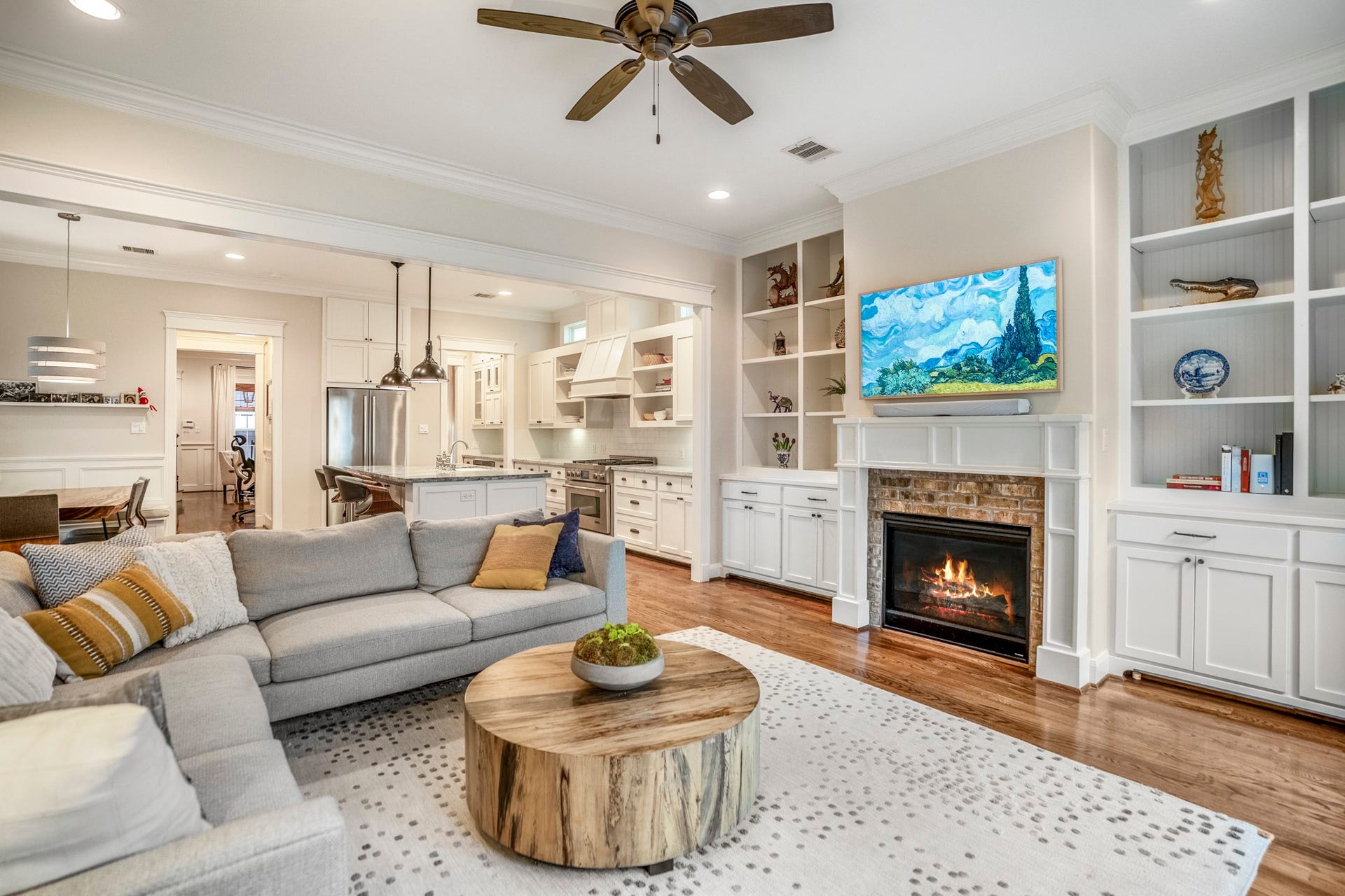 840 Tulane Street, Houston, TX 77007 Another view of this living room space with recessed lighting and a ceiling fan for maximum comfort.
