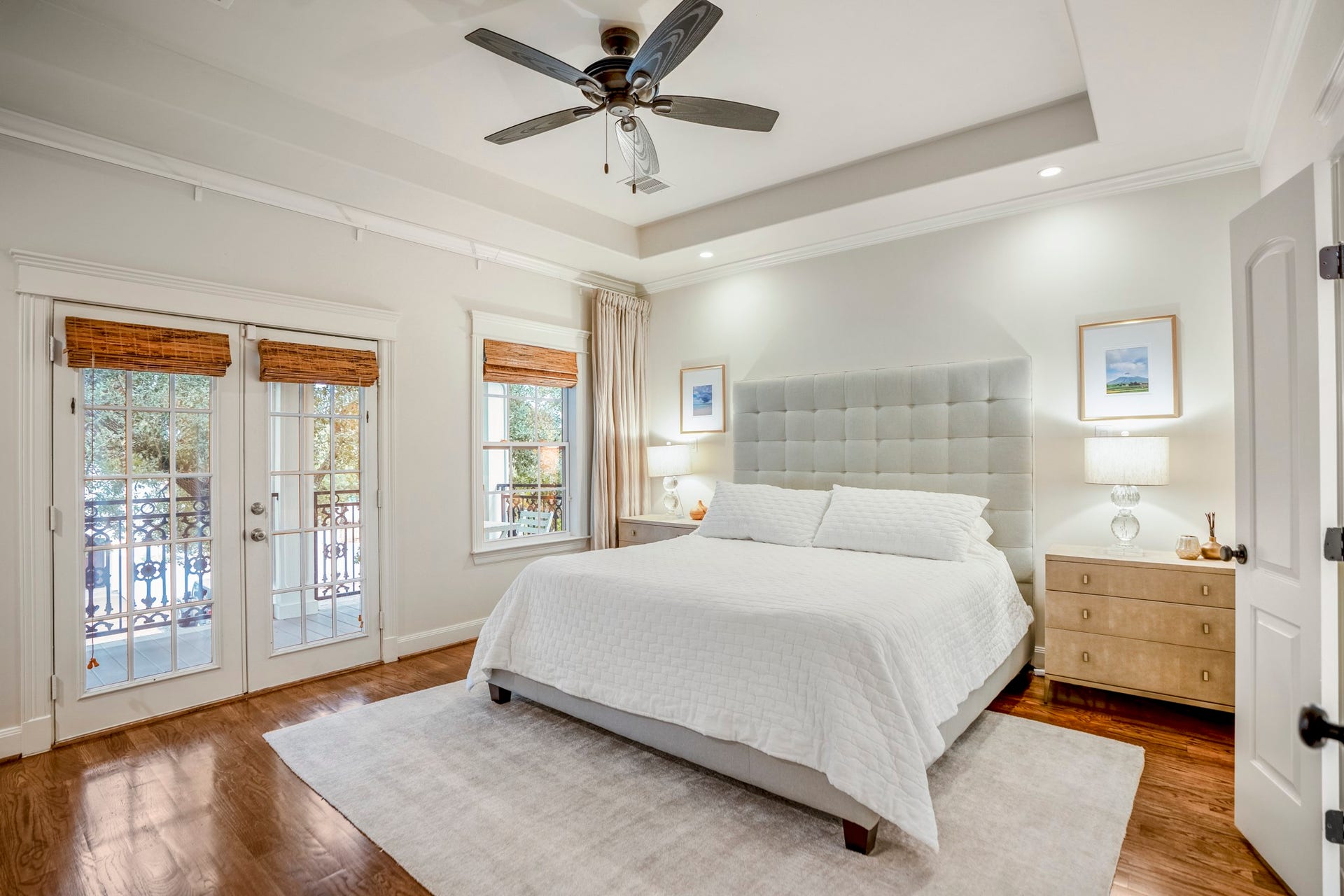 840 Tulane Street, Houston, TX 77007 Welcome inside your beautiful primary bedroom with double French doors that lead to a spacious covered balcony overlooking your majestic front yard trees.