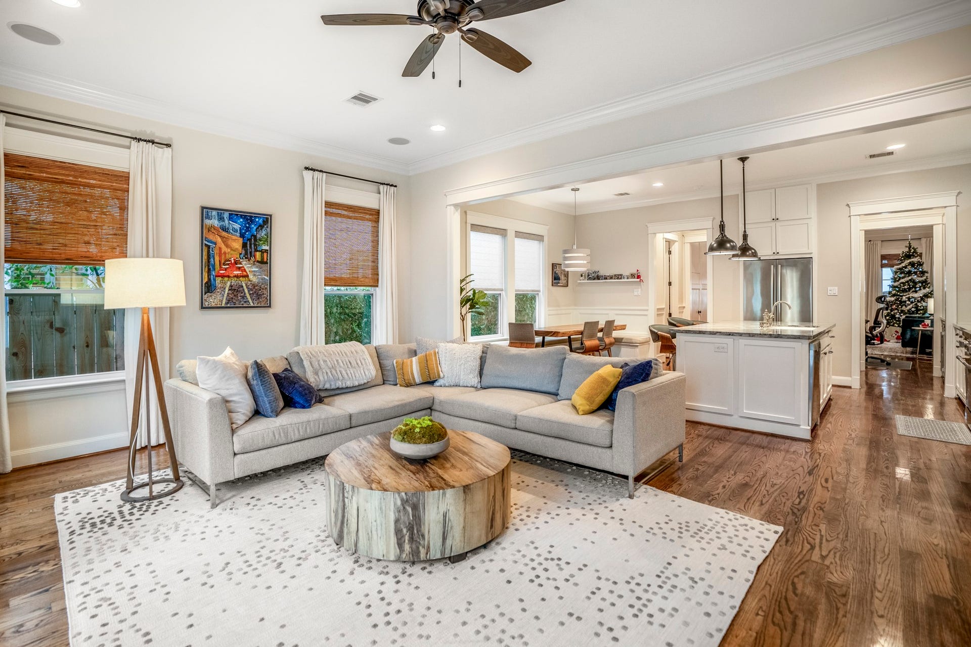 840 Tulane Street, Houston, TX 77007 This spacious area is perfect for movie nights and game nights with family and friends.