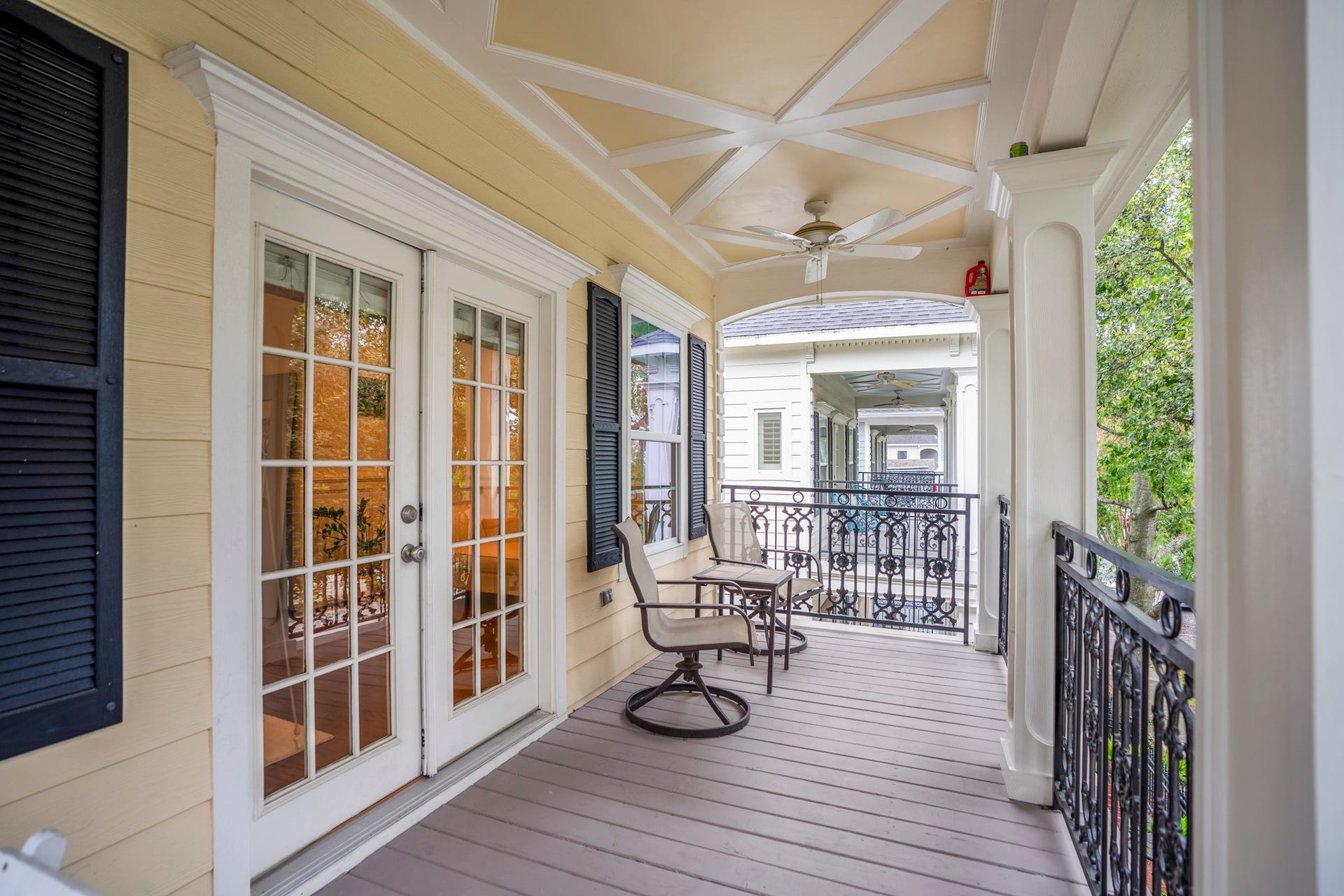 840 Tulane Street, Houston, TX 77007 A reverse view of the second floor balcony.