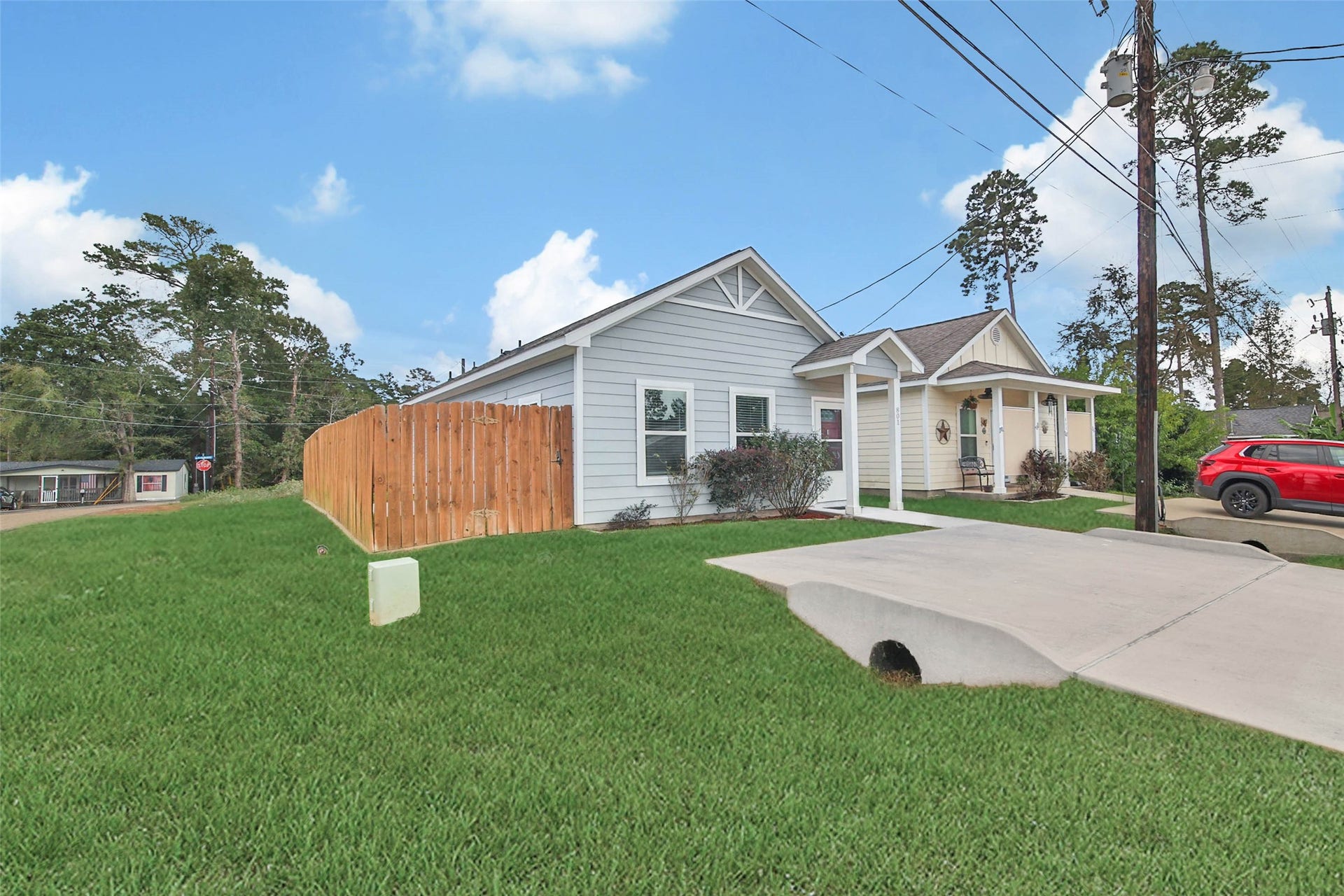 801 Omeara, Montgomery, TX 77316 Home sits on a corner lot.