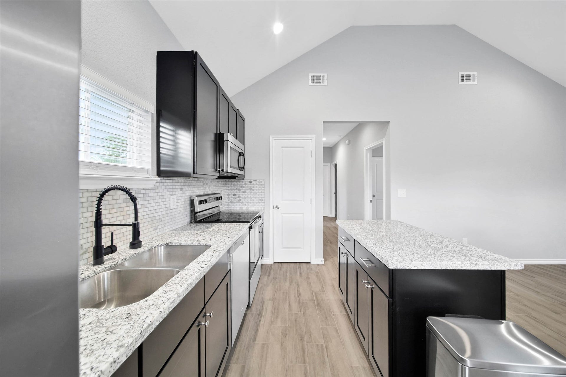 801 Omeara, Montgomery, TX 77316 Features premium granite surfaces with a direct view of the living room.