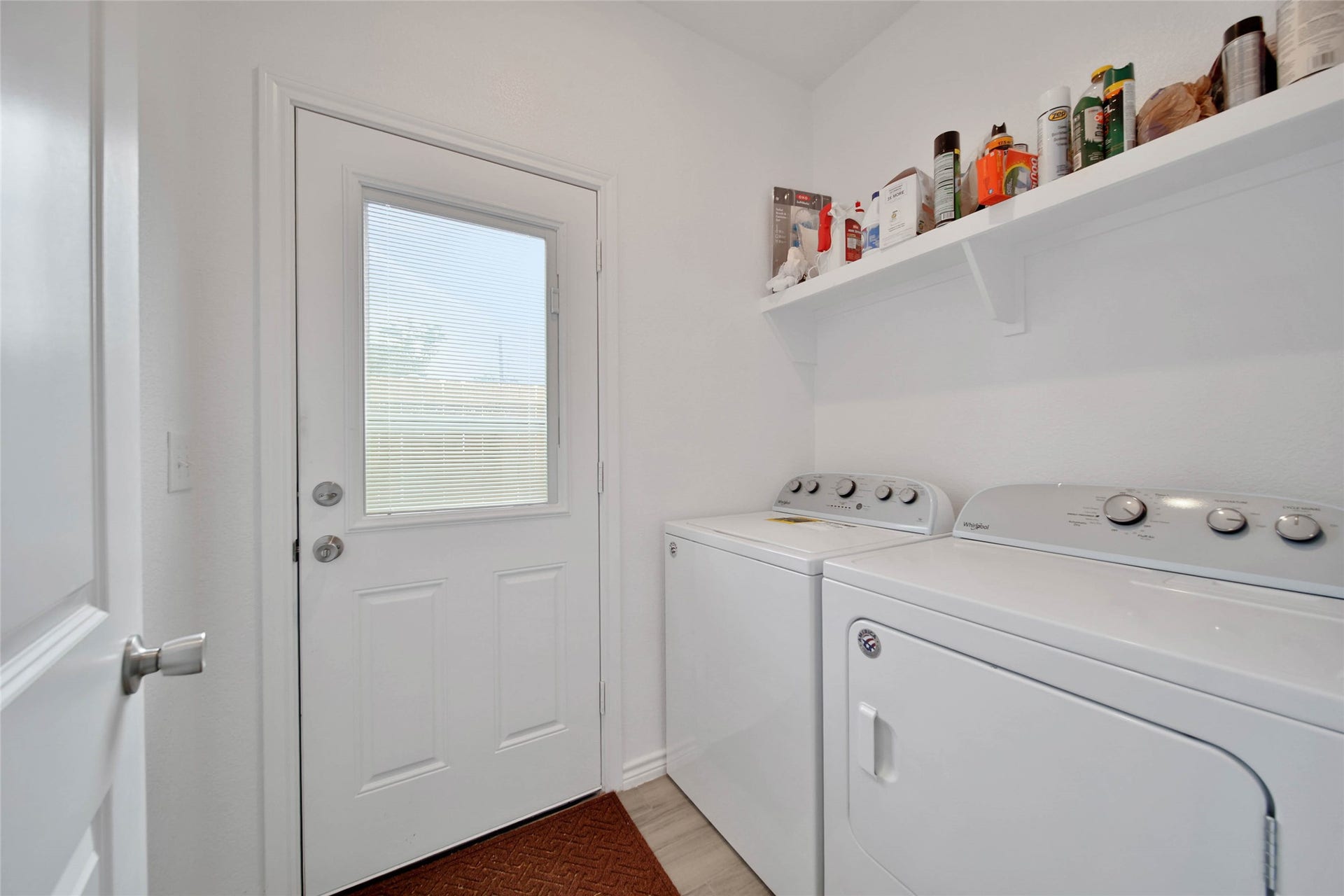801 Omeara, Montgomery, TX 77316 Washer and dryer stay!