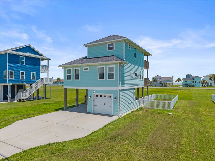 Property photo for 18603 Shaman Drive, Galveston, TX