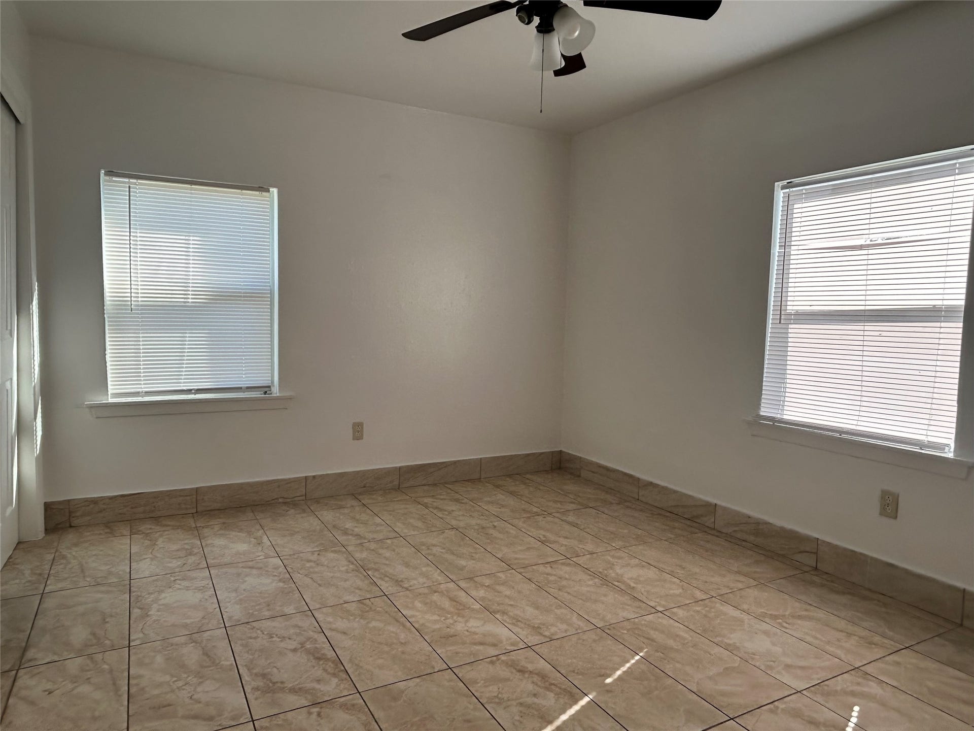 915 Avenue M, South Houston, TX 77587 915 Avenue M, South Houston, TX 77587