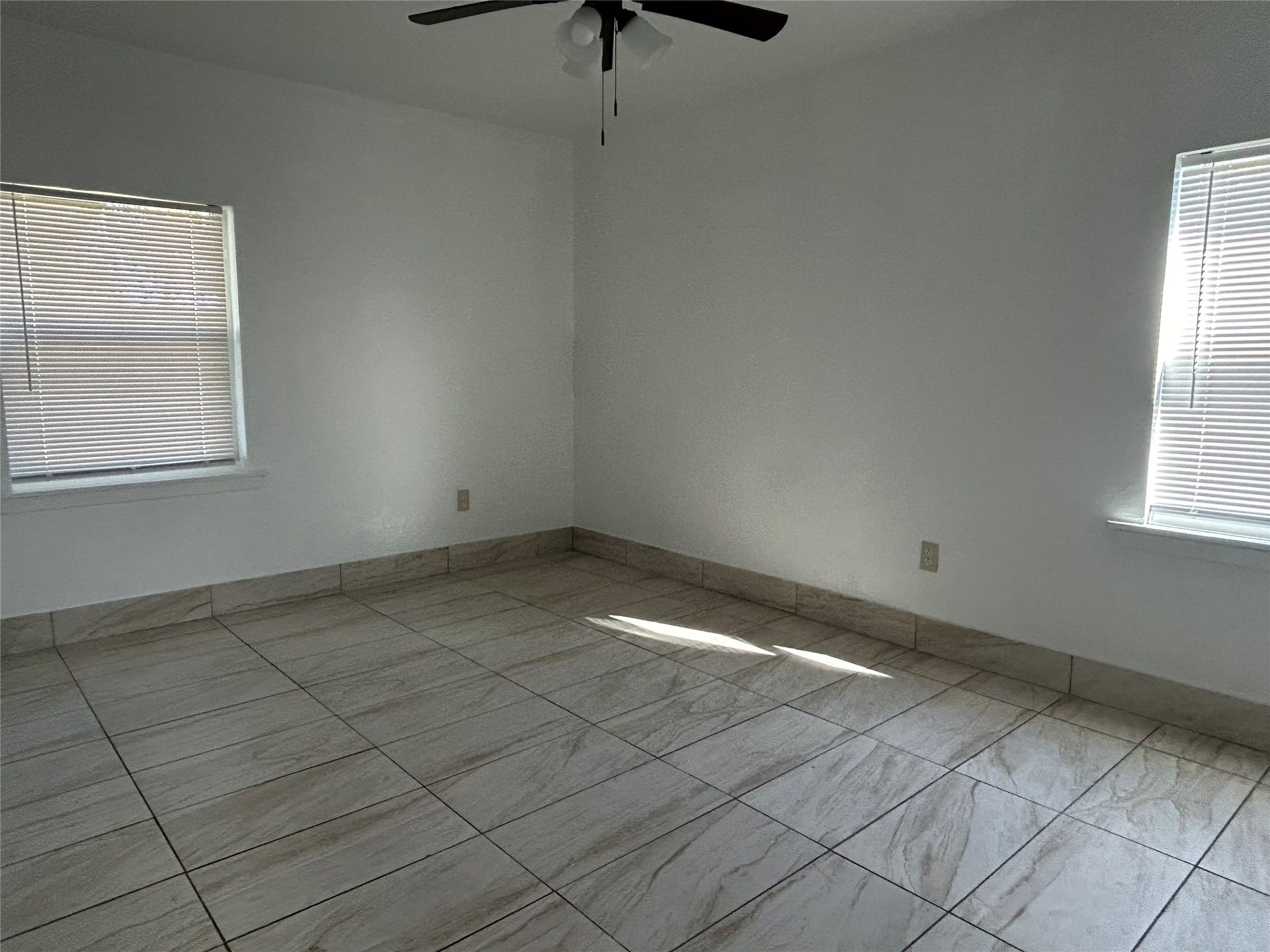 915 Avenue M, South Houston, TX 77587 915 Avenue M, South Houston, TX 77587