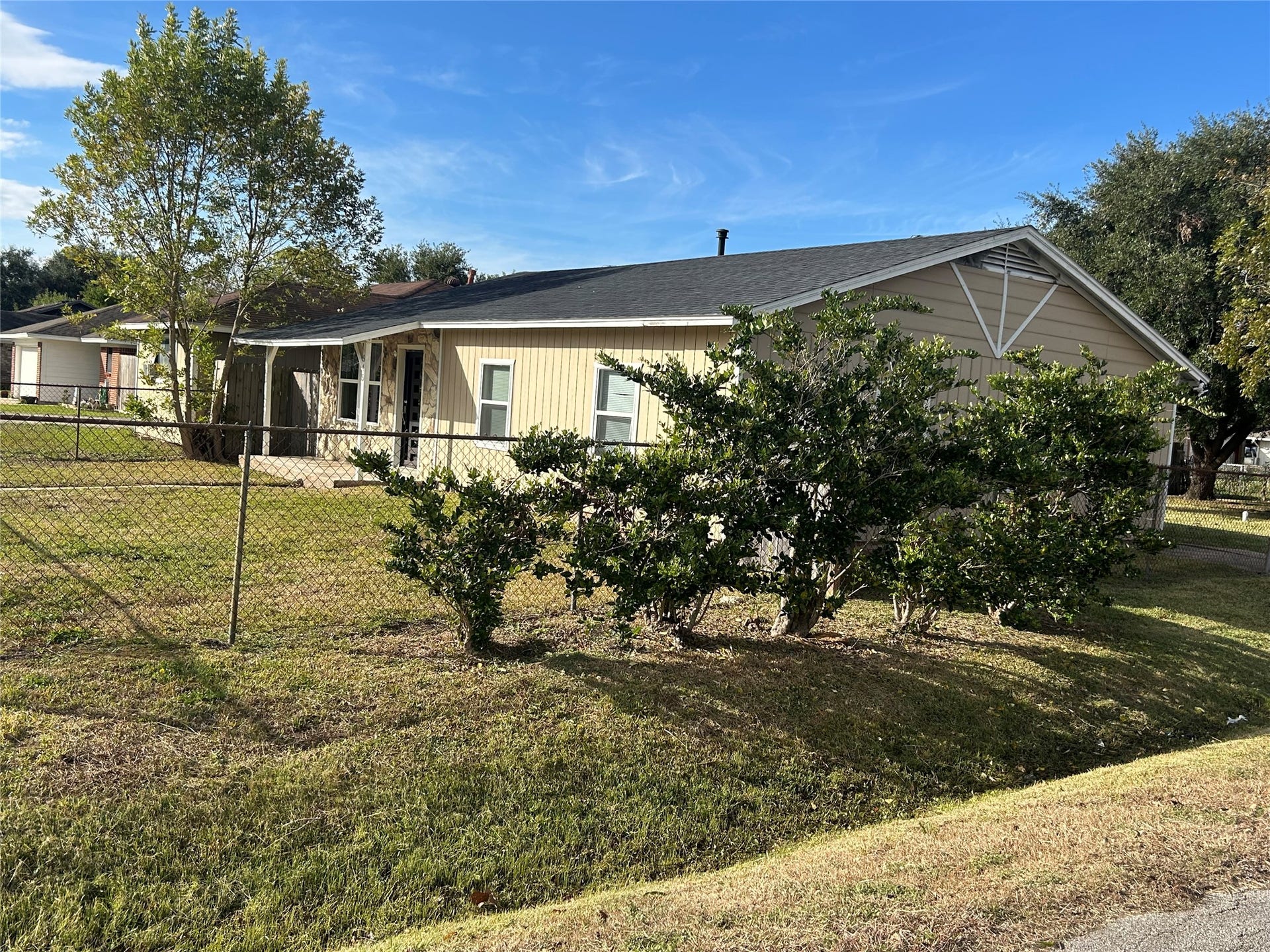 915 Avenue M, South Houston, TX 77587 915 Avenue M, South Houston, TX 77587