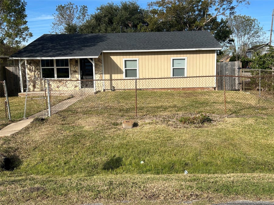 Property photo for 915 Avenue M, South Houston, TX