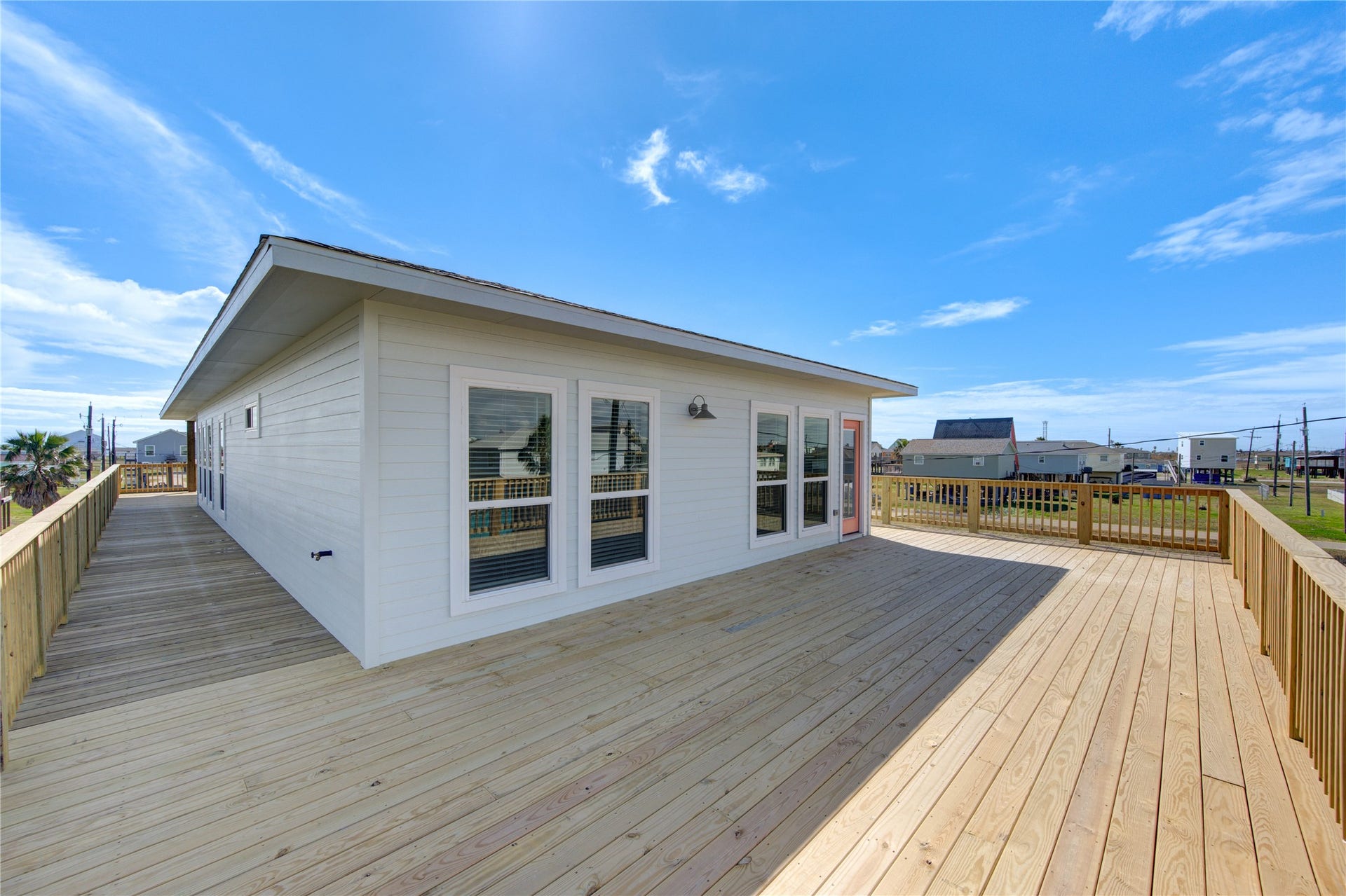 1014 Treaty Dr, Surfside Beach, TX 77541 Side view of the home highlighting clean lines and coastal design