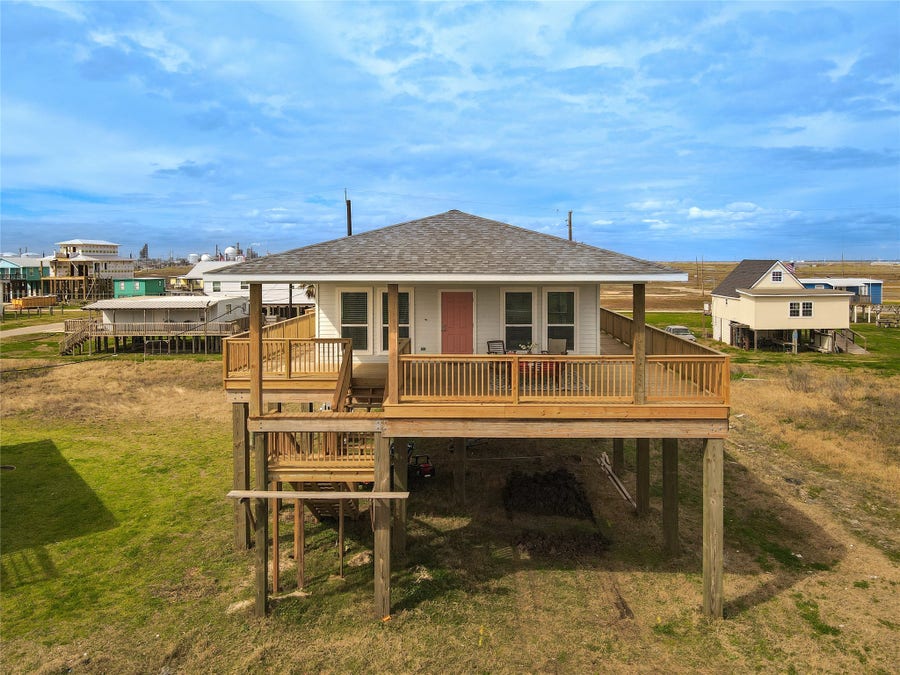 Property photo for 1014 Treaty Dr, Surfside Beach, TX