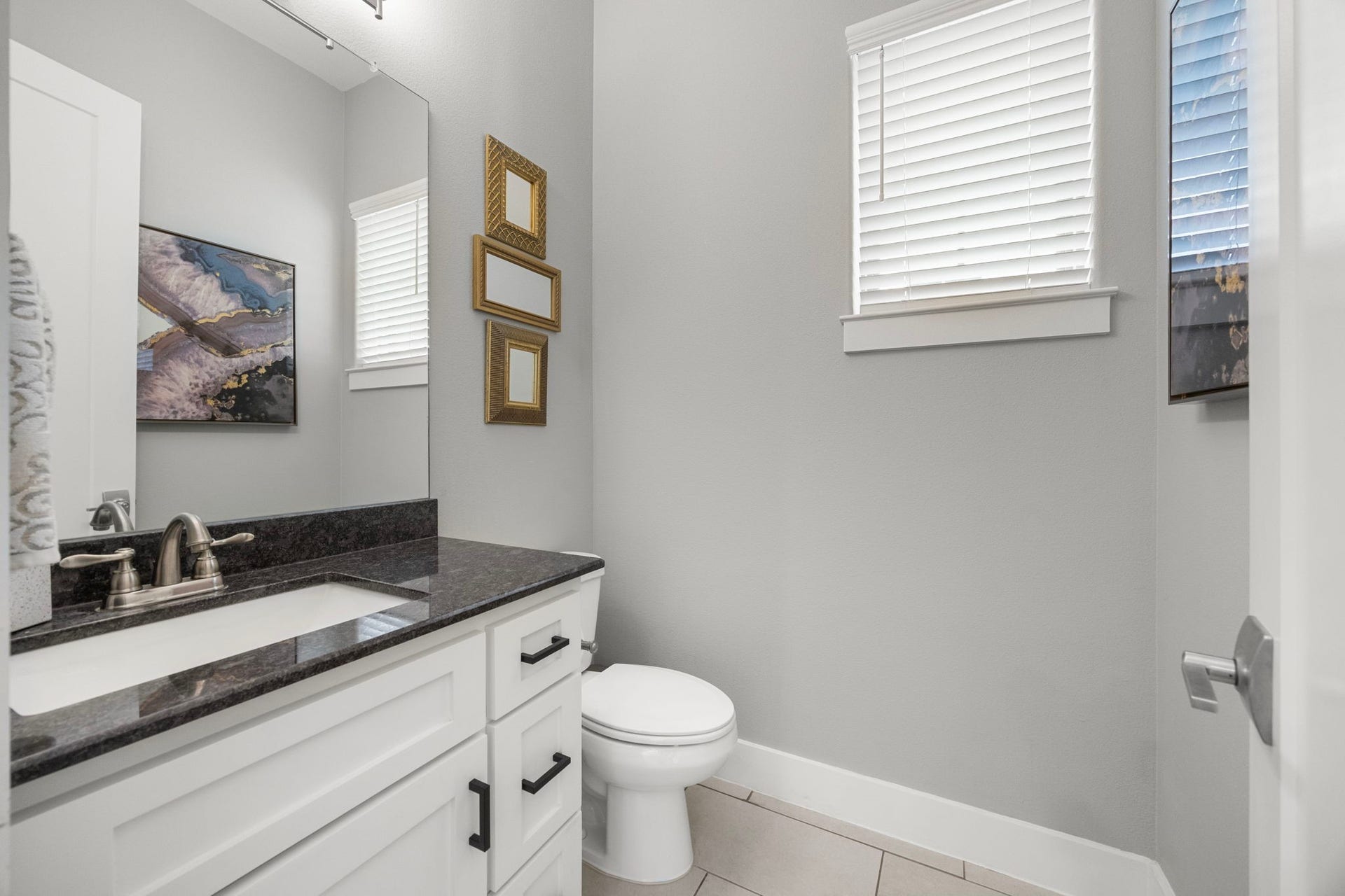 1216 Murrayhill Drive, Houston, TX 77043 Powder room conveniently located on the second floor.