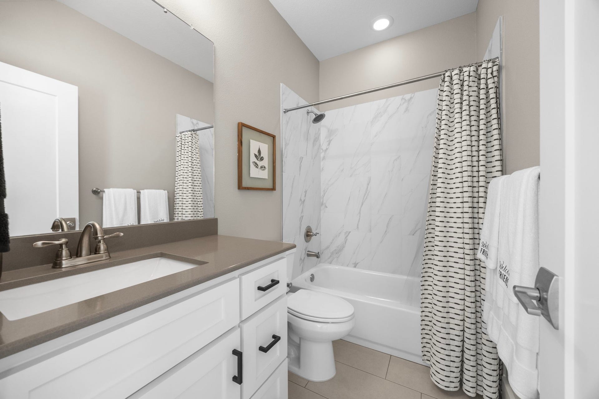 1216 Murrayhill Drive, Houston, TX 77043 Convenient and stylish full bathroom on the first floor.