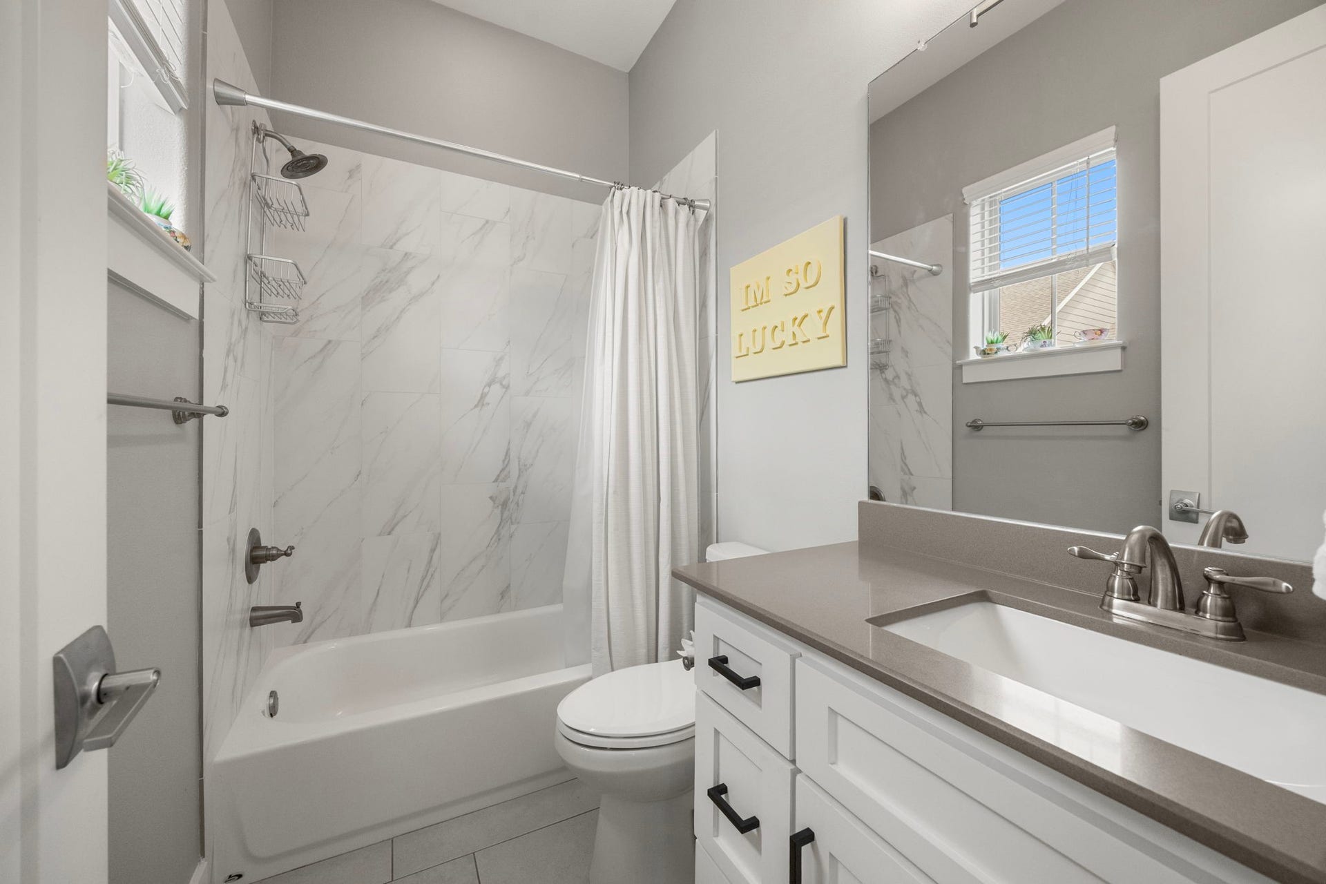 1216 Murrayhill Drive, Houston, TX 77043 Stylish full bathroom on the third floor, featuring elegant finishes and ample natural light.