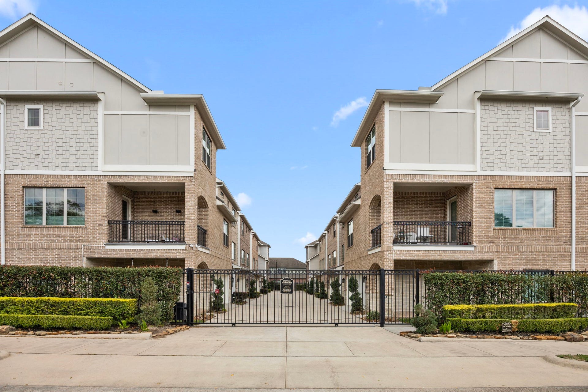 1216 Murrayhill Drive, Houston, TX 77043 Secure gated entrance with additional guest parking if needed.