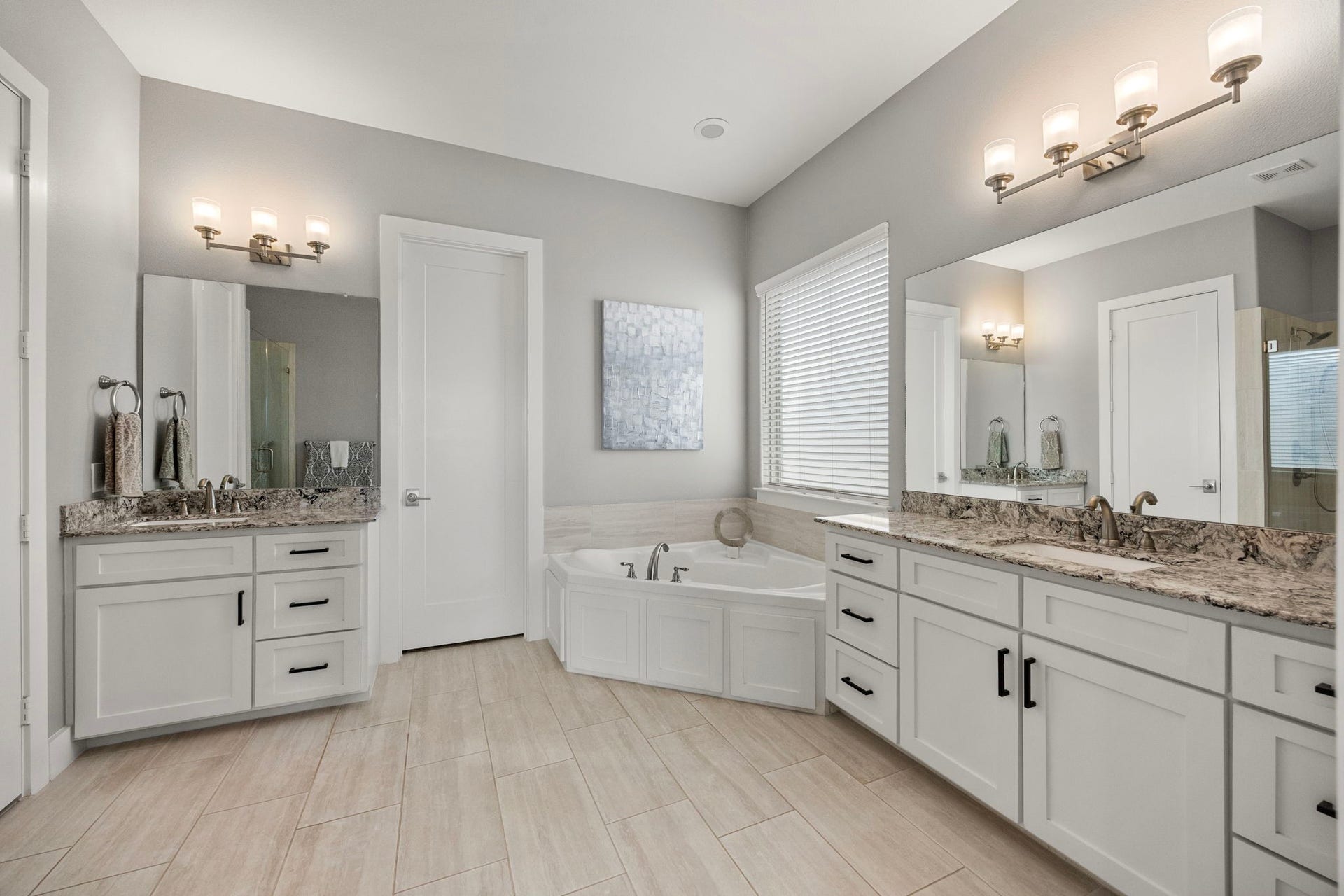 1216 Murrayhill Drive, Houston, TX 77043 Luxurious primary bathroom with a walk-in closet.
