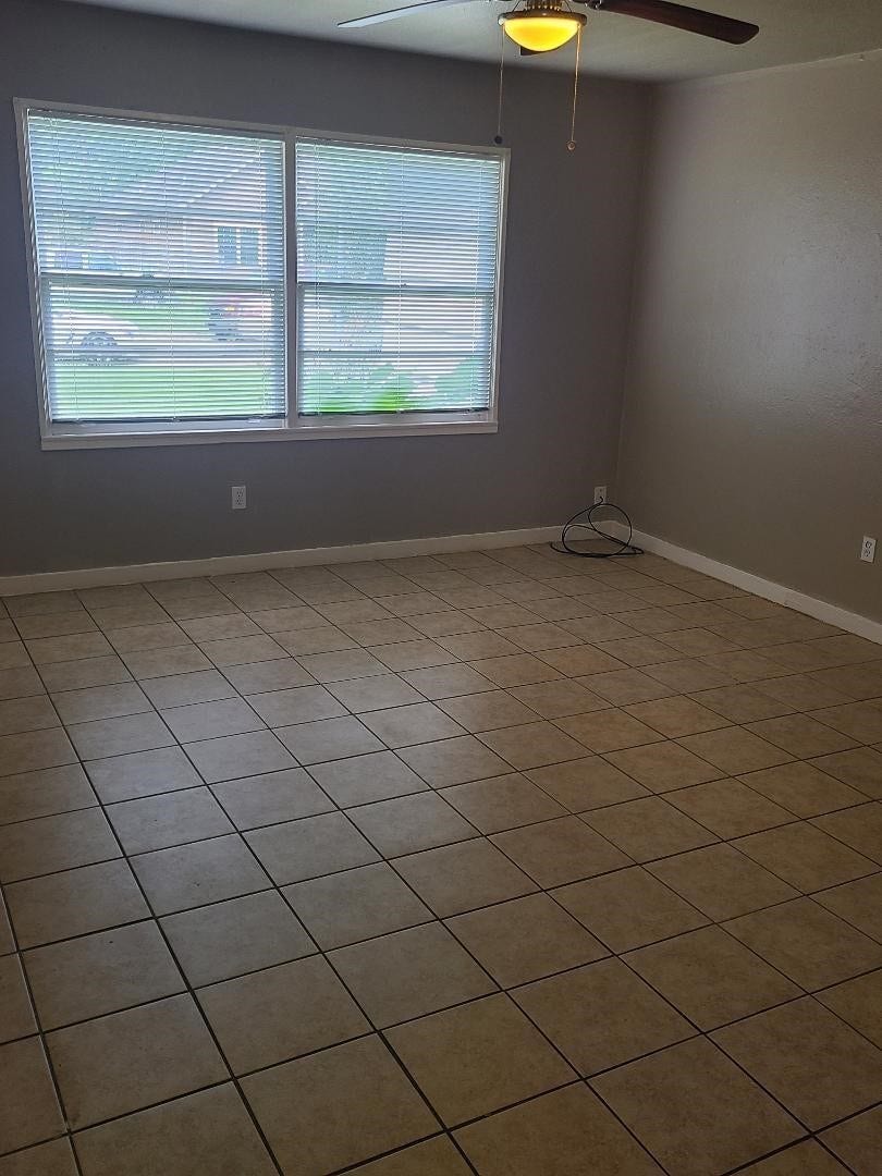 5018 Willow Glen Drive, Houston, TX 77033