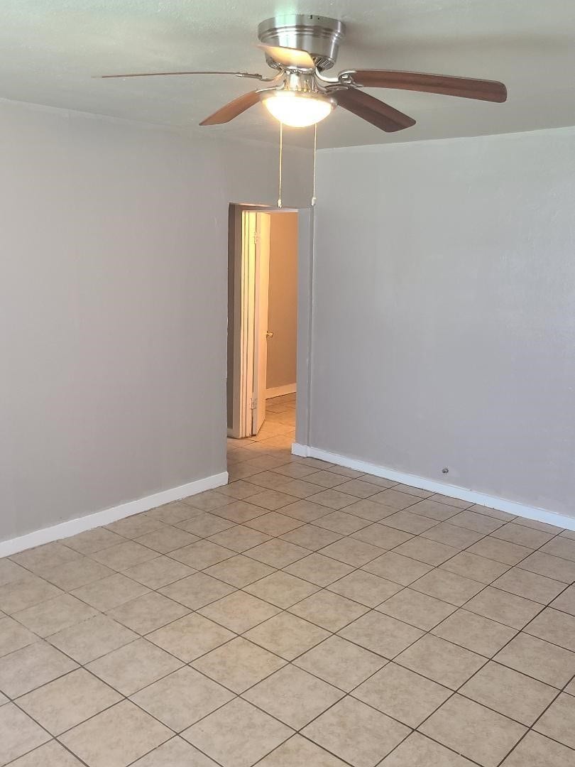 5018 Willow Glen Drive, Houston, TX 77033