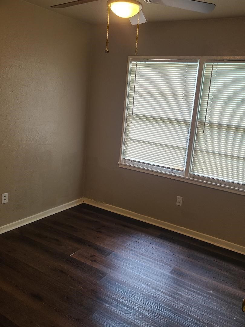 5018 Willow Glen Drive, Houston, TX 77033