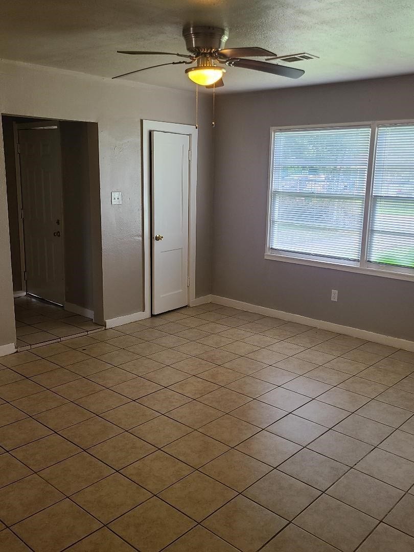 5018 Willow Glen Drive, Houston, TX 77033