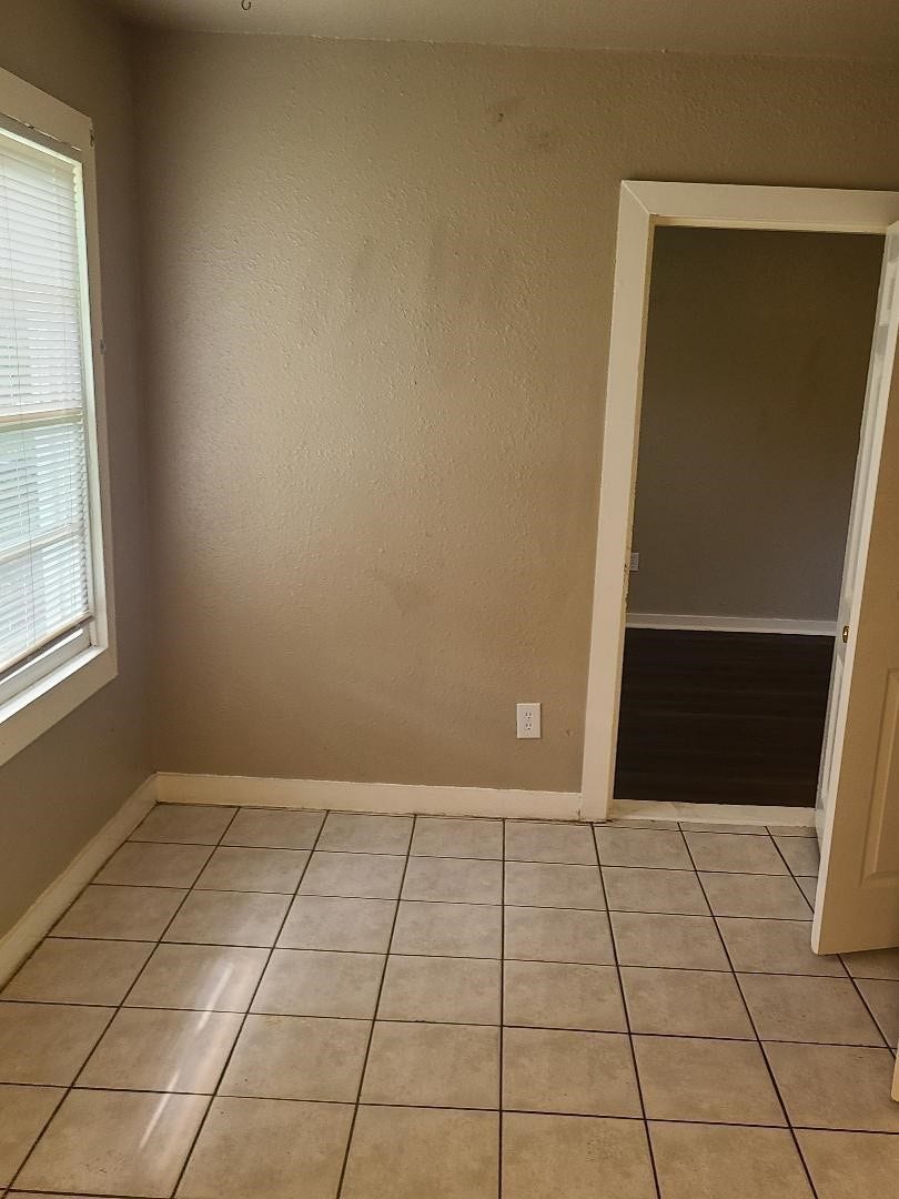 5018 Willow Glen Drive, Houston, TX 77033