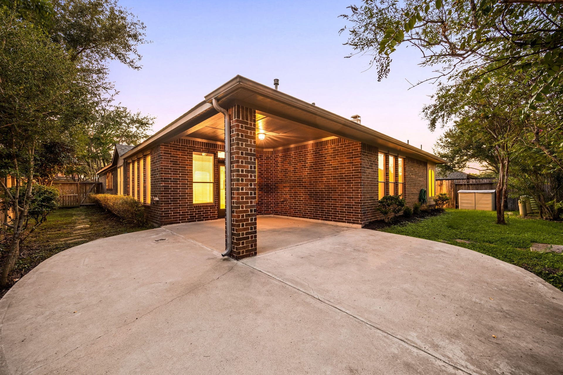 9430 Amethyst Arbor Lane, Katy, TX 77494 The concrete patio extension opens up a world of possibilities for ultimate backyard enjoyment and outdoor entertaining. The perfect canvas to design distinct zones, whether you envision setting up a complete outdoor kitchen and grilling station, arranging a large dining set for al fresco meals, or creating a spacious lounge area around a freestanding fire pit.