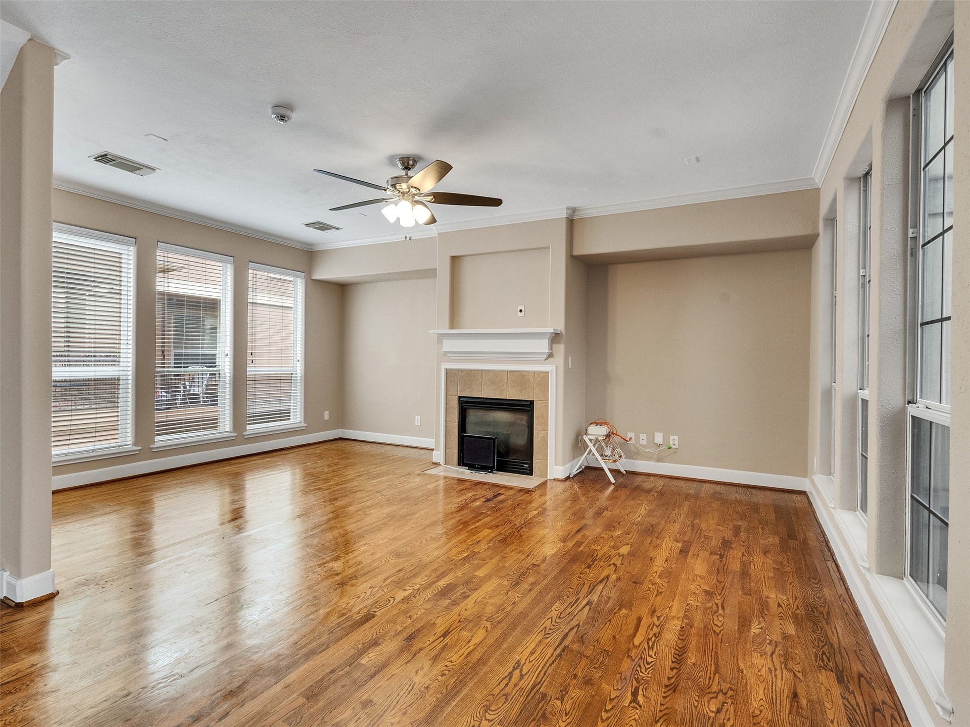 4319 Lillian Street, Houston, TX 77007 4319 Lillian Street, Houston, TX 77007