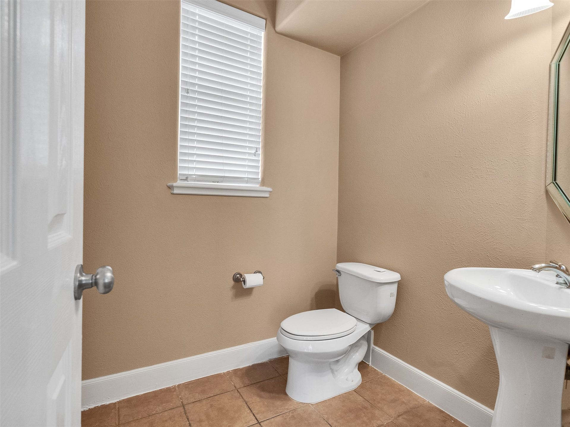 4319 Lillian Street, Houston, TX 77007 4319 Lillian Street, Houston, TX 77007